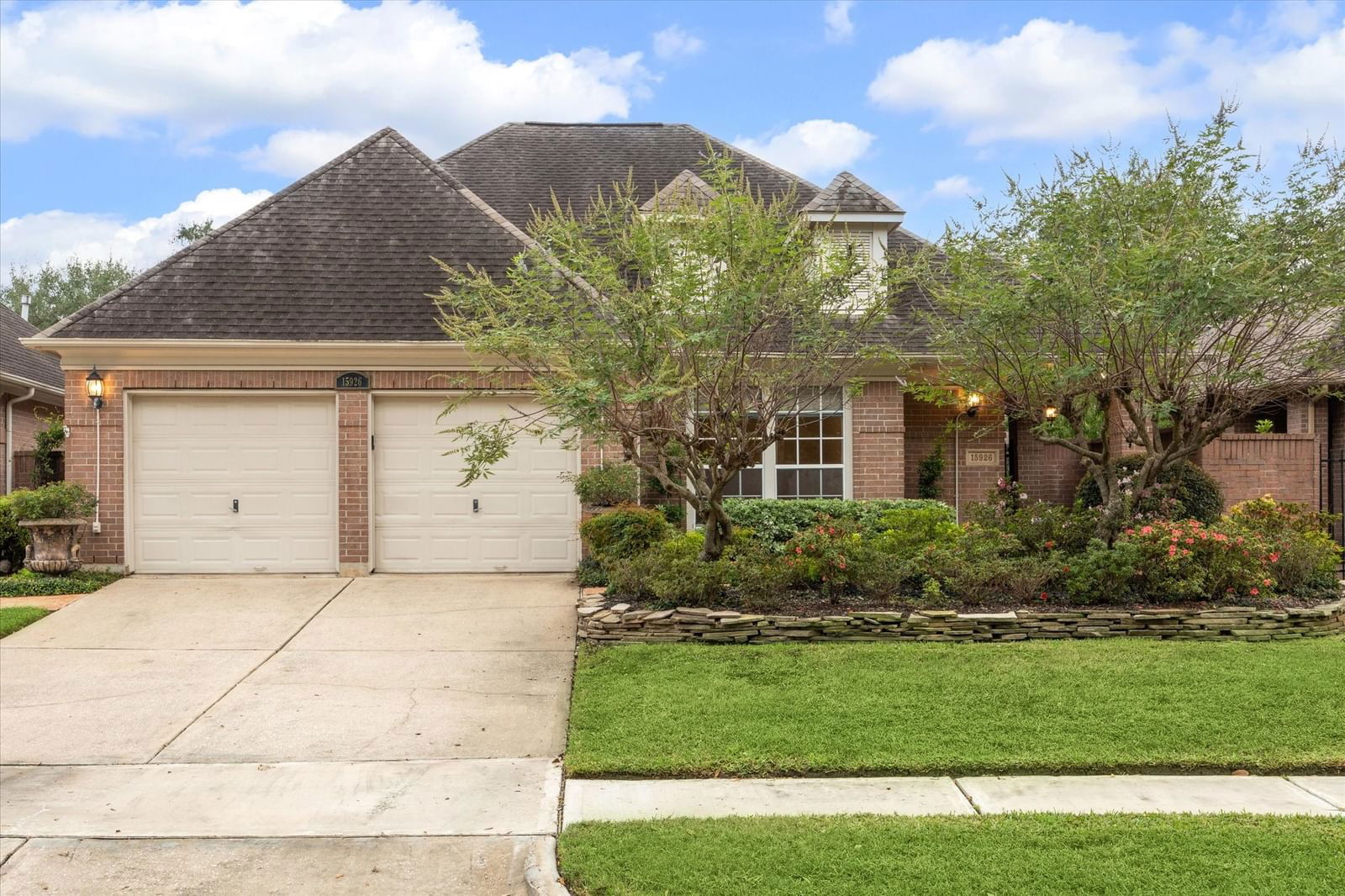 Real estate property located at 15926 Hillside Falls, Harris, Bay Forest Sec 6, Houston, TX, US