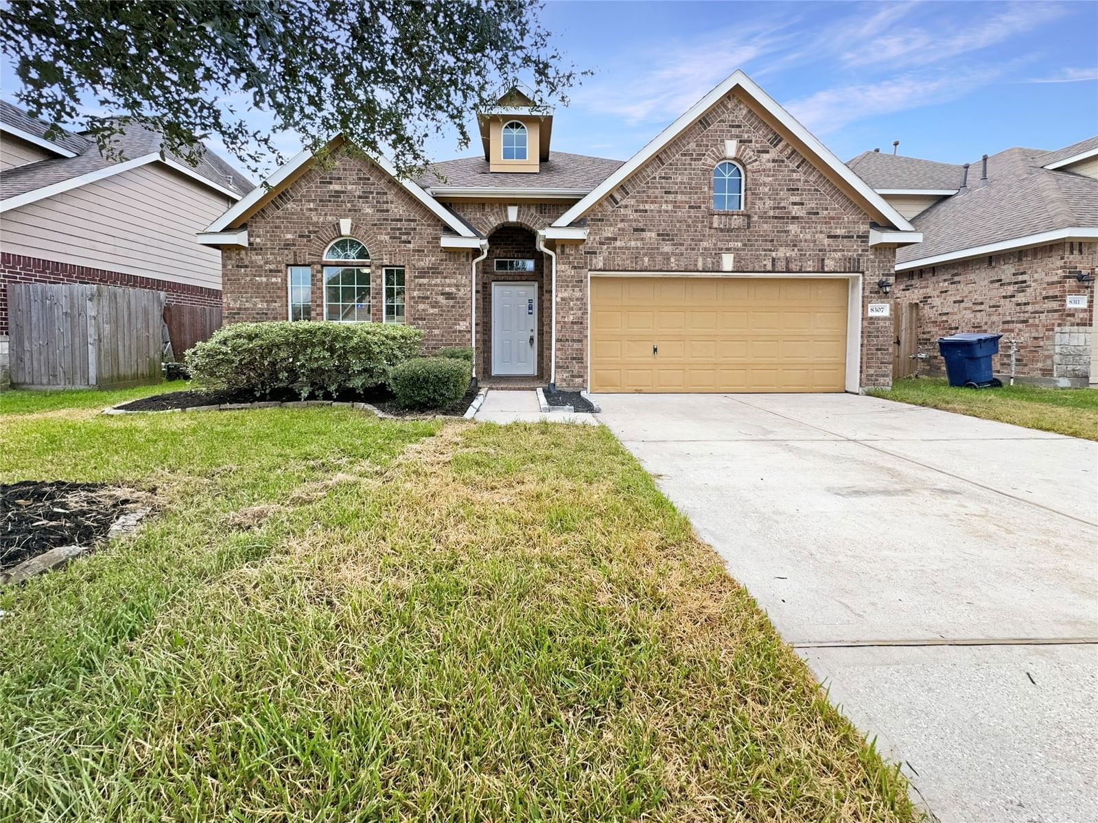 Real estate property located at 8307 Bay Oaks, Chambers, Legends Bay Sec 2, Baytown, TX, US