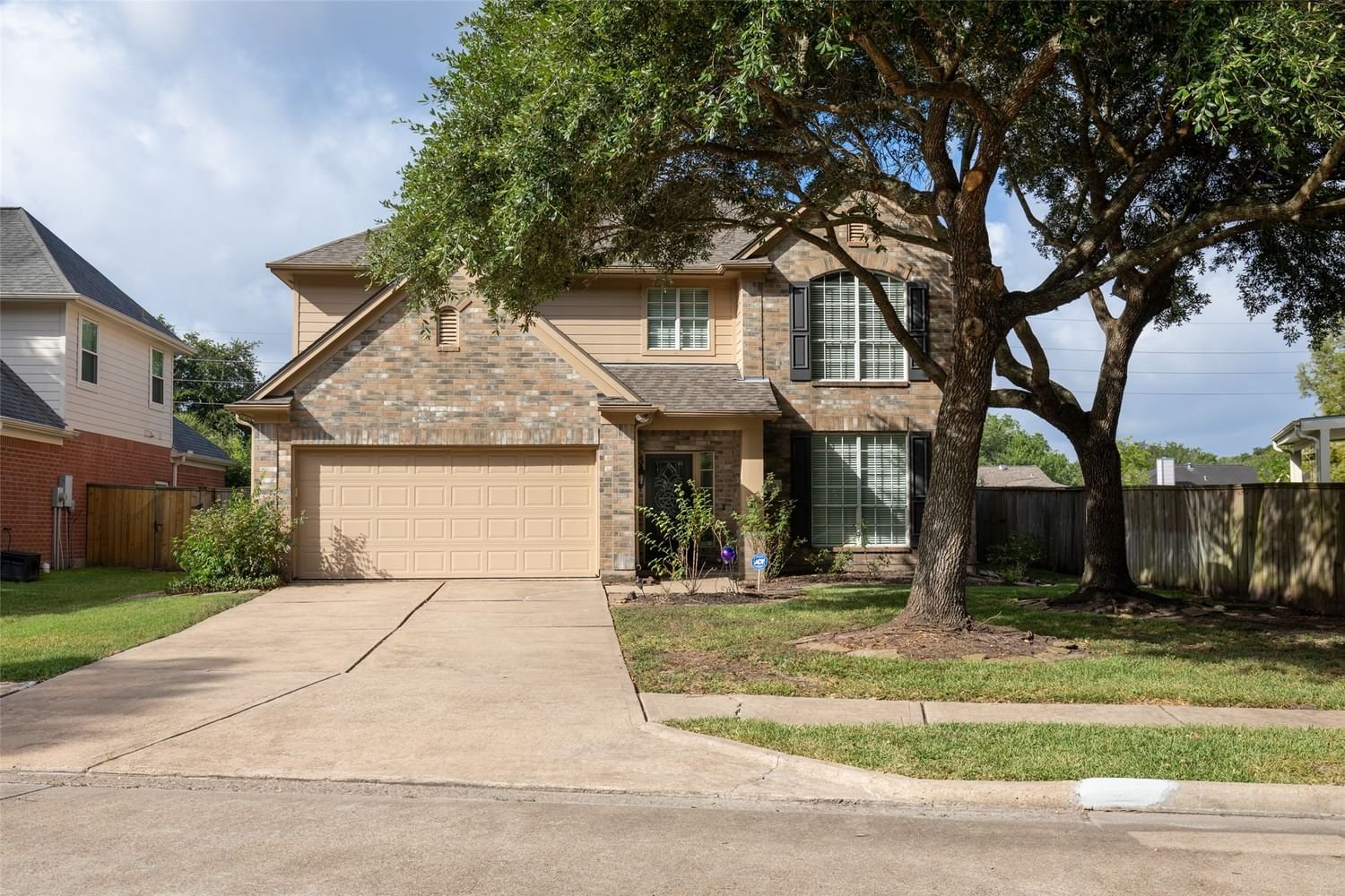 Real estate property located at 723 Deer Hollow, Fort Bend, Greatwood Crossing Sec 3, Sugar Land, TX, US