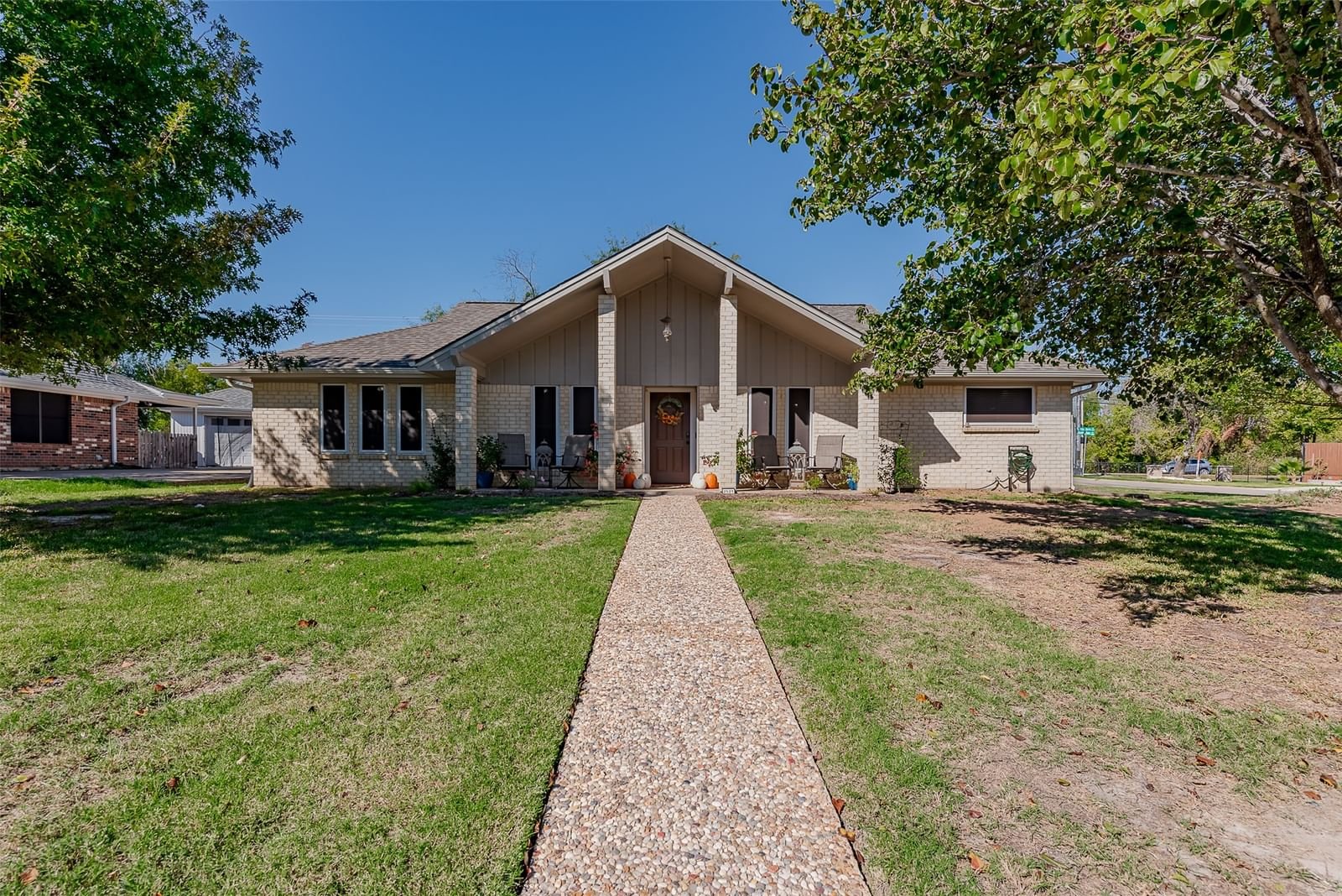 Real estate property located at 2521 Whispering Oaks, Brazos, Memorial Forest Ph 04, Bryan, TX, US
