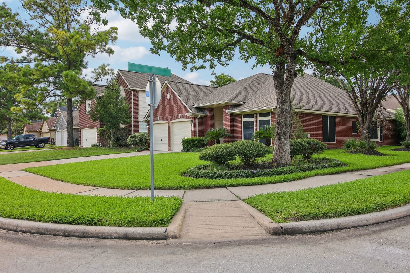 Real estate property located at 10026 Goldenglade, Harris, Willowlake Sec 02, Houston, TX, US
