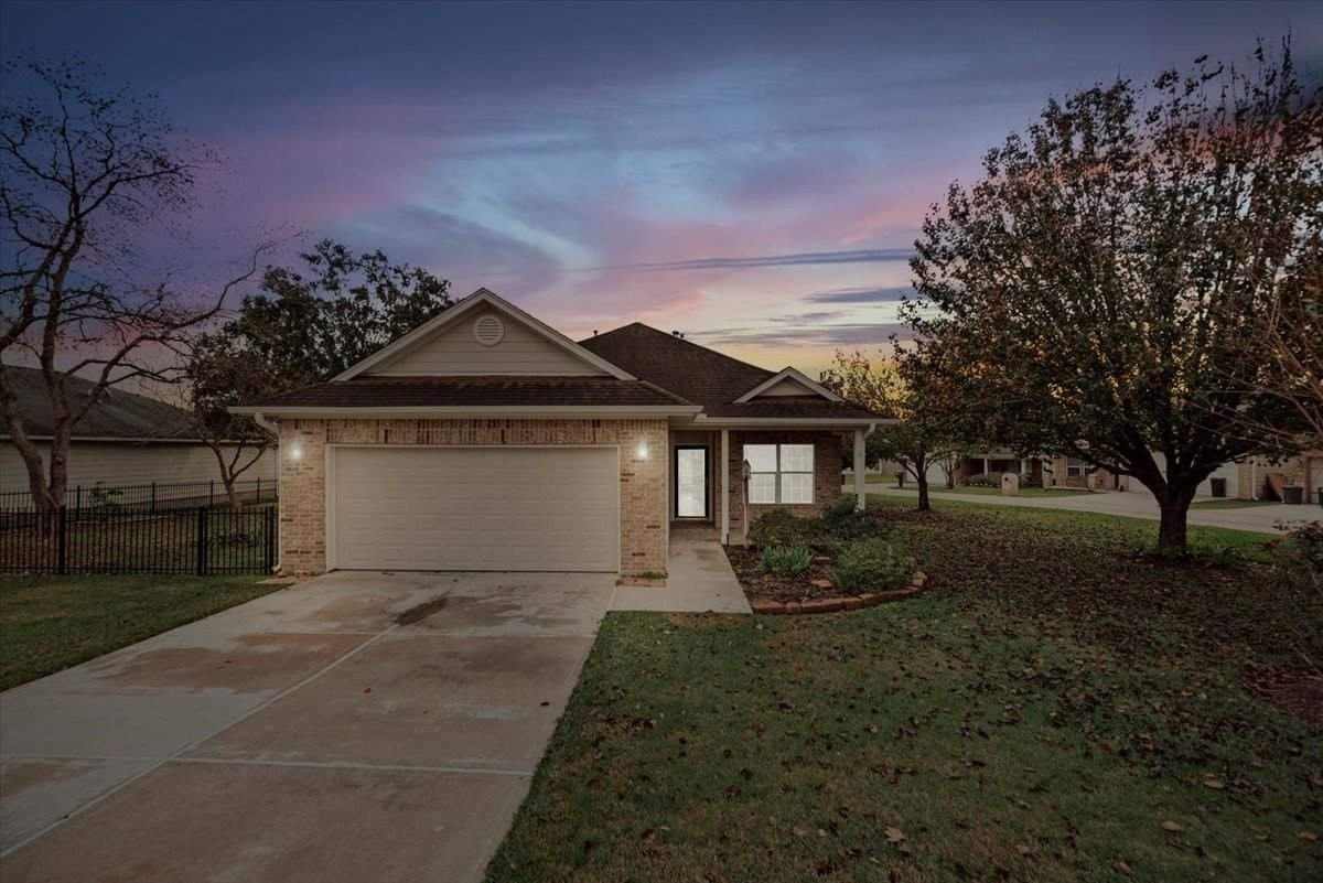 Real estate property located at 143 Golfview, Montgomery, Conroe, TX, US