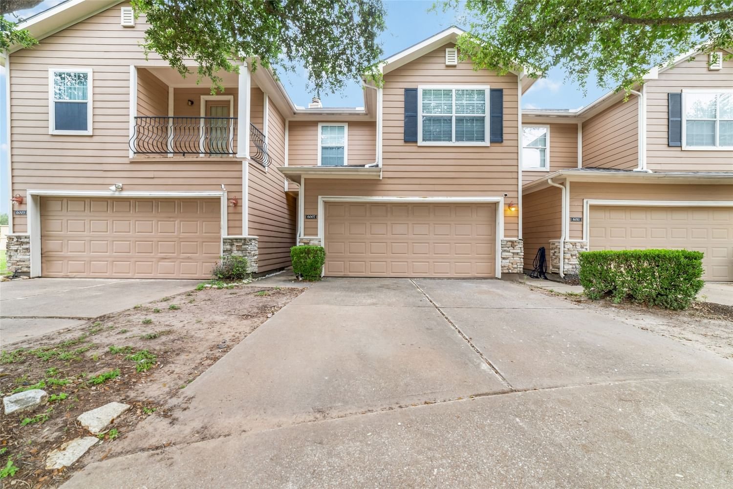 Real estate property located at 6007 Yorktown Meadow, Harris, Yorktown Villas Sec 1, Houston, TX, US