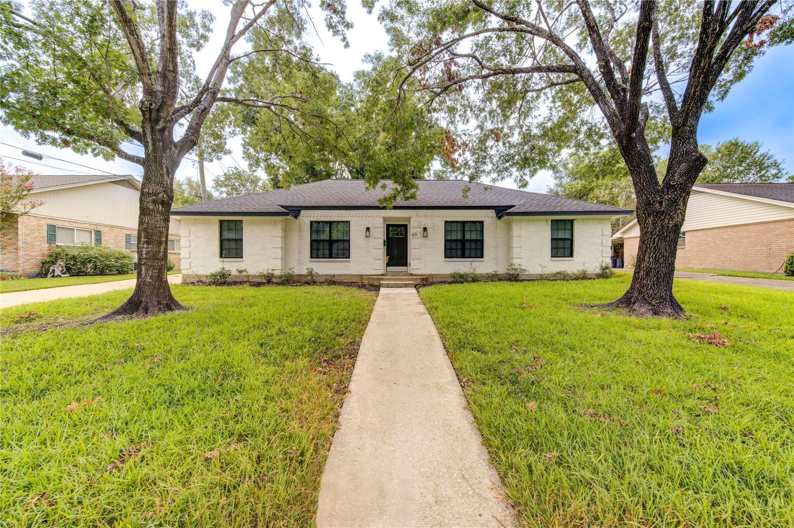 Real estate property located at 611 Blue Willow, Harris, Walnut Bend Sec 07, Houston, TX, US