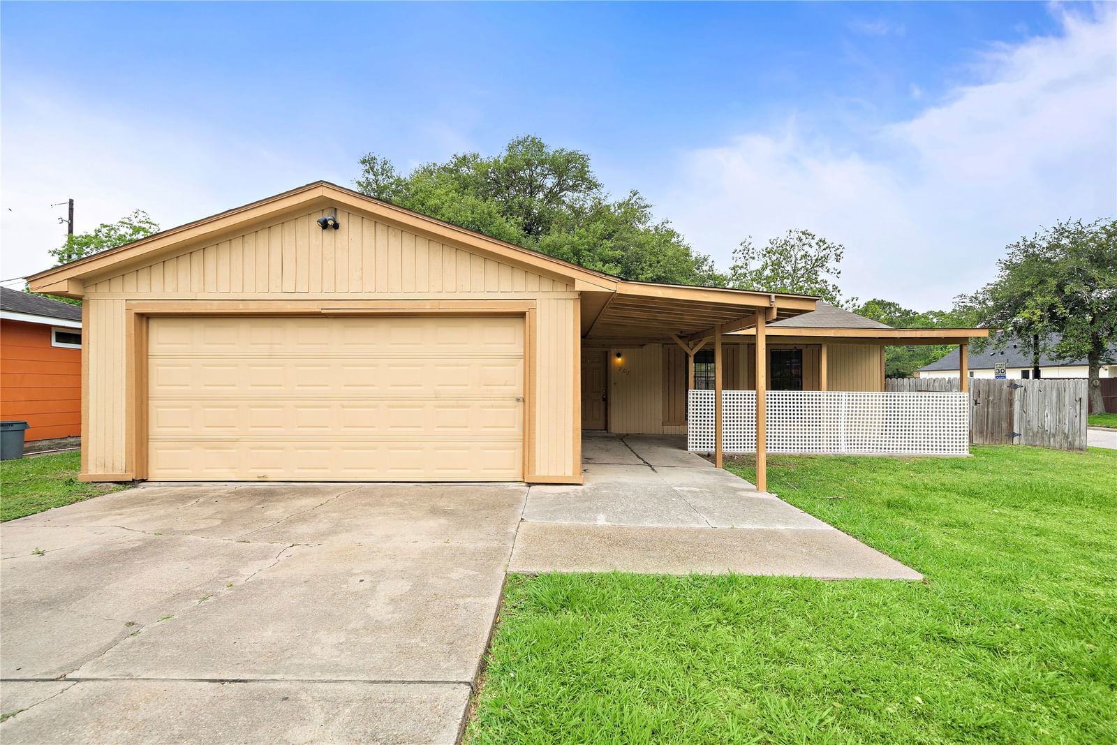 Real estate property located at 207 Danubina, Harris, Danubina Court Sec 02a, Baytown, TX, US