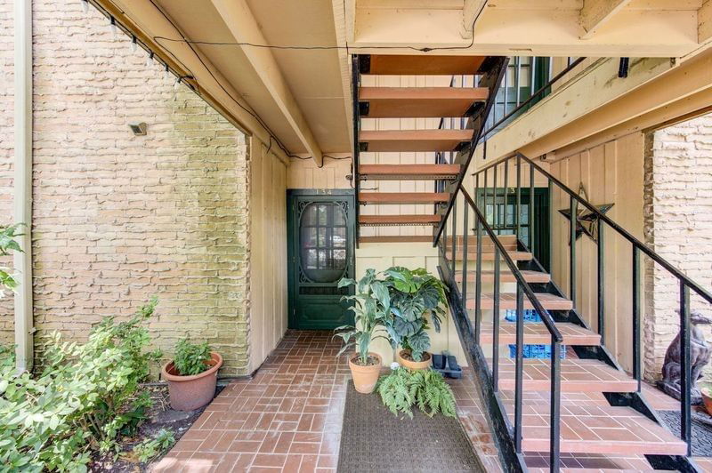 Real estate property located at 8233 Kingsbrook #134, Harris, Bayou Bend T/H Condo, Houston, TX, US