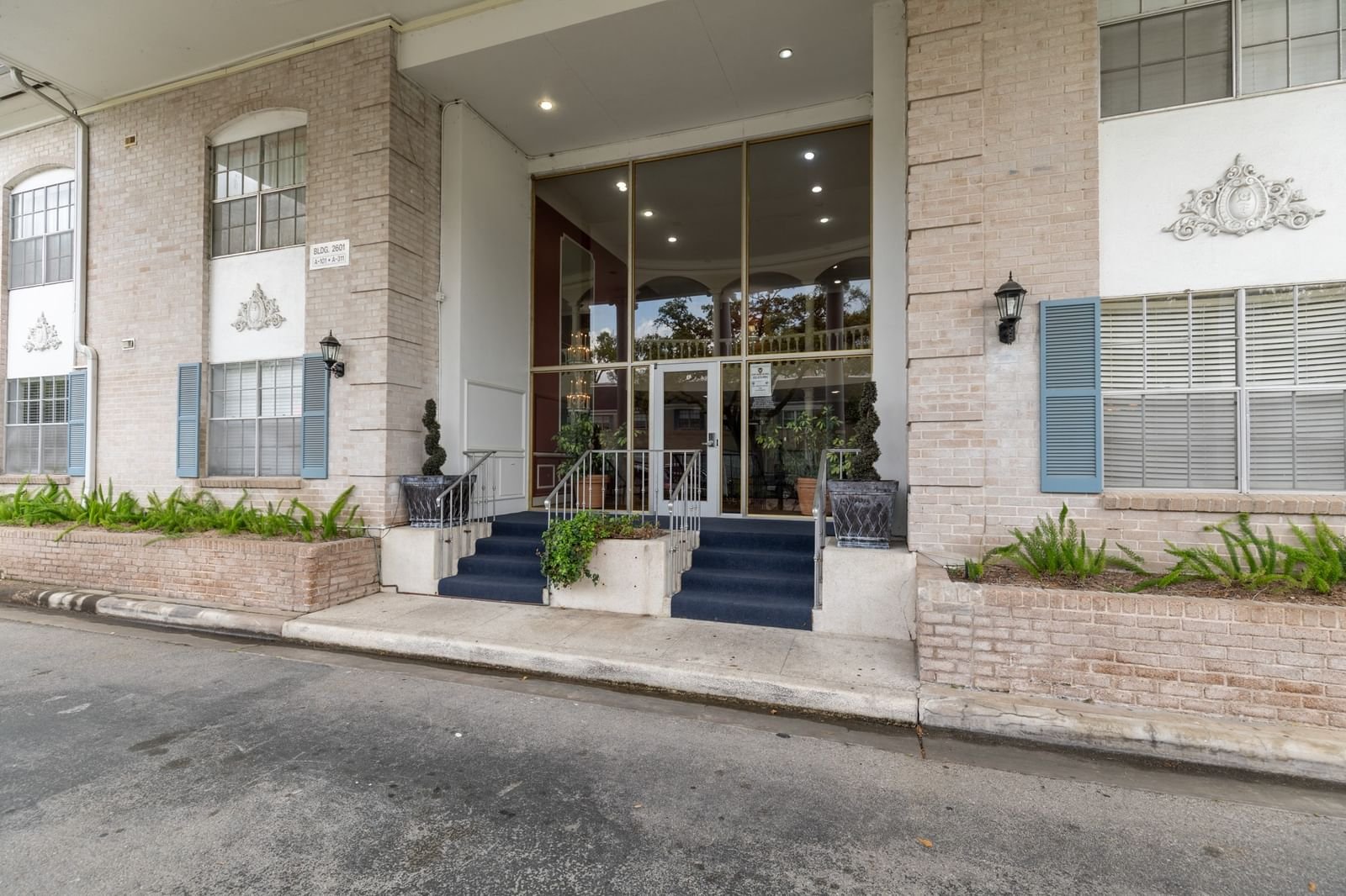 Real estate property located at 2601 Bellefontaine B102, Harris, Barclay Condo Ph 03, Houston, TX, US