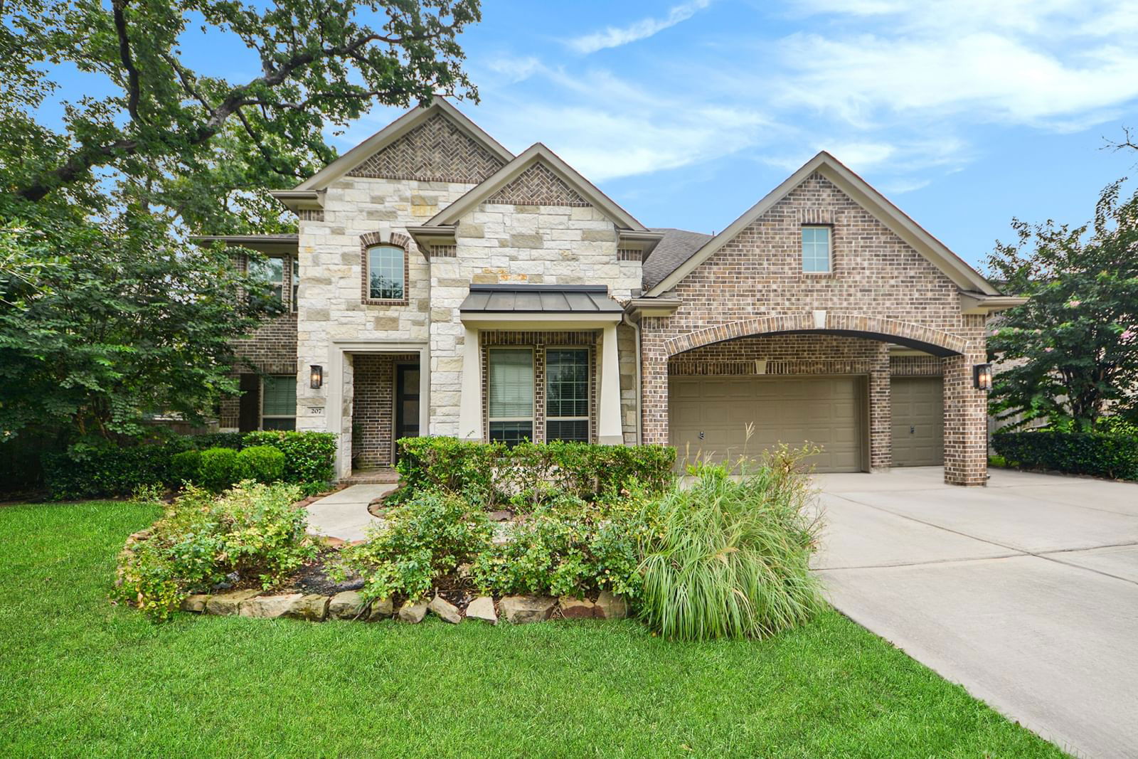 Real estate property located at 207 Evening Tide, Montgomery, The Woodlands Hills, Willis, TX, US
