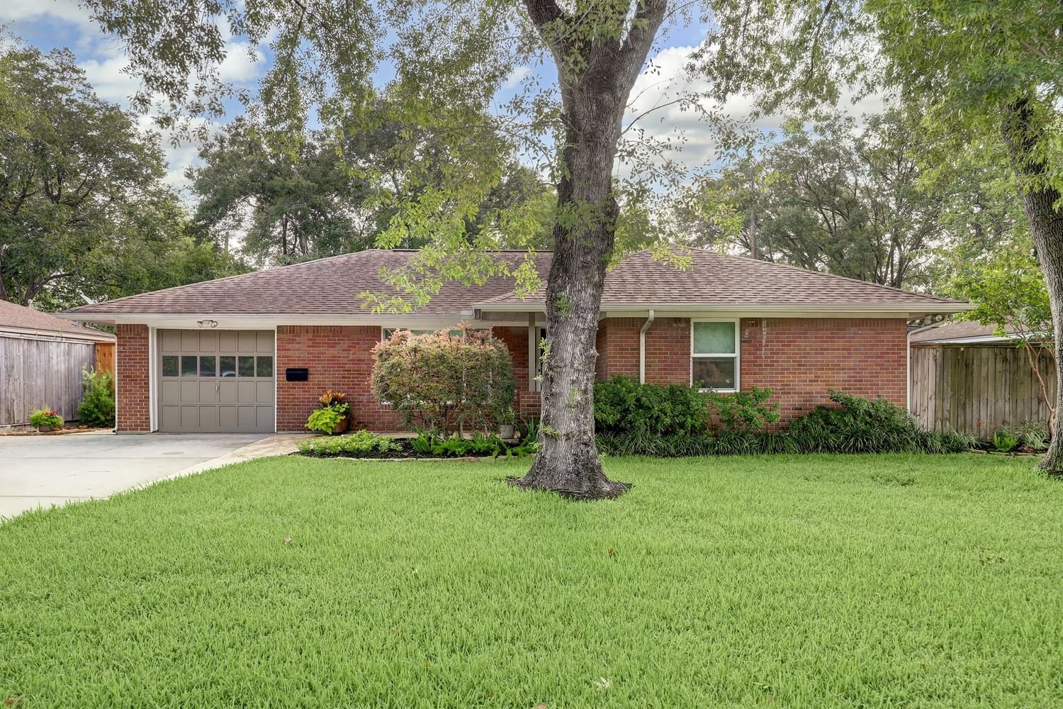 Real estate property located at 4222 T C Jester, Harris, Oak Forest Sec Foureen, Houston, TX, US