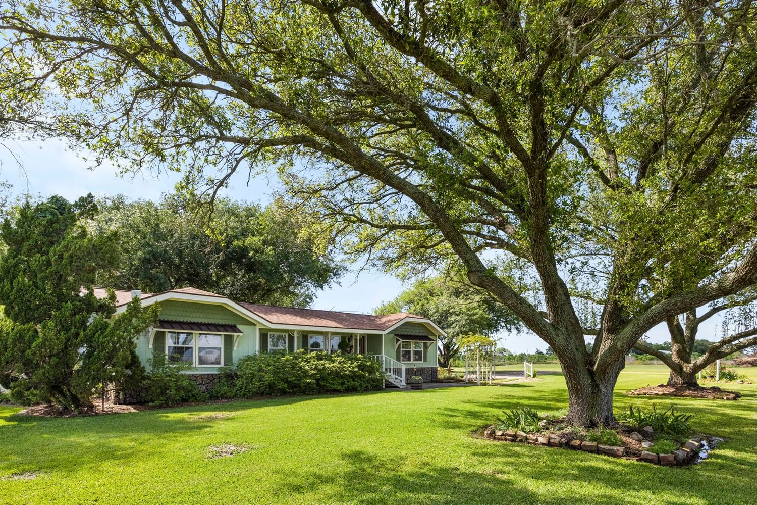 Real estate property located at 657 County Road 453, Wharton, Westwind Manor, El Campo, TX, US