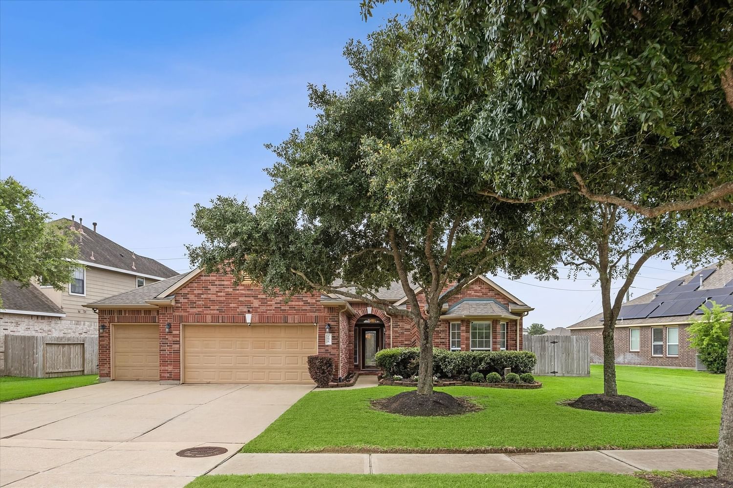 Real estate property located at 2019 Wembley, Fort Bend, Kingdom Heights Sec 1, Rosenberg, TX, US