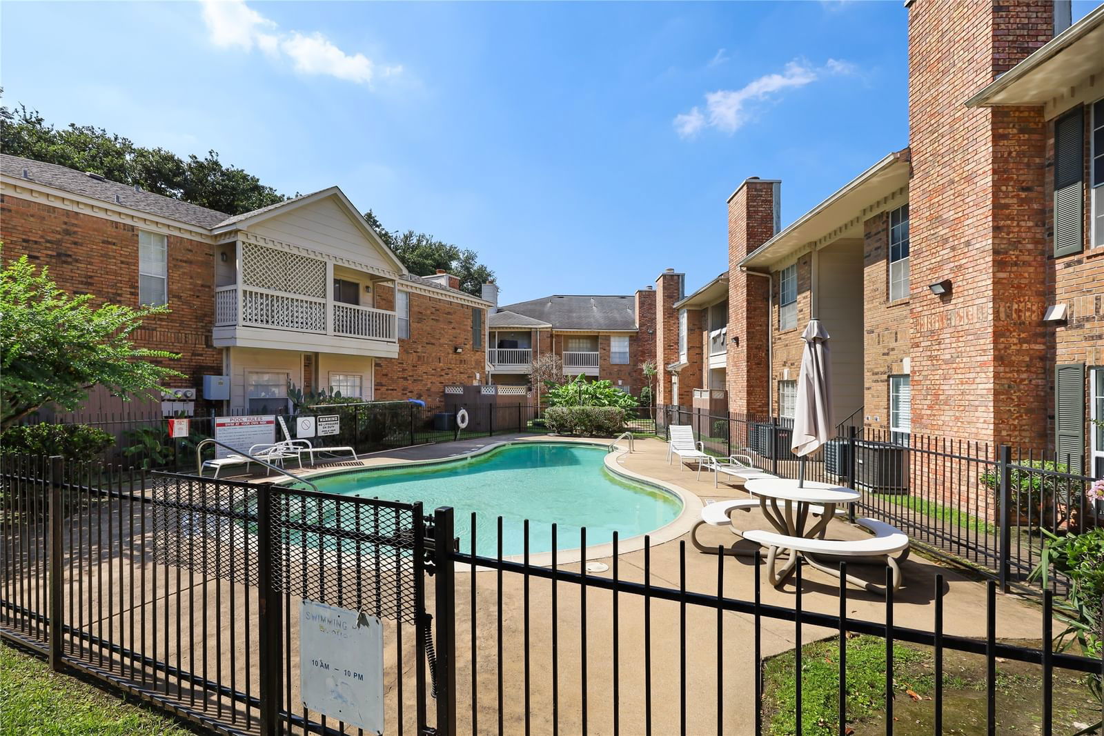 Real estate property located at 2626 Holly Hall #1204, Harris, Richmond Manor Condo Ph 02, Houston, TX, US