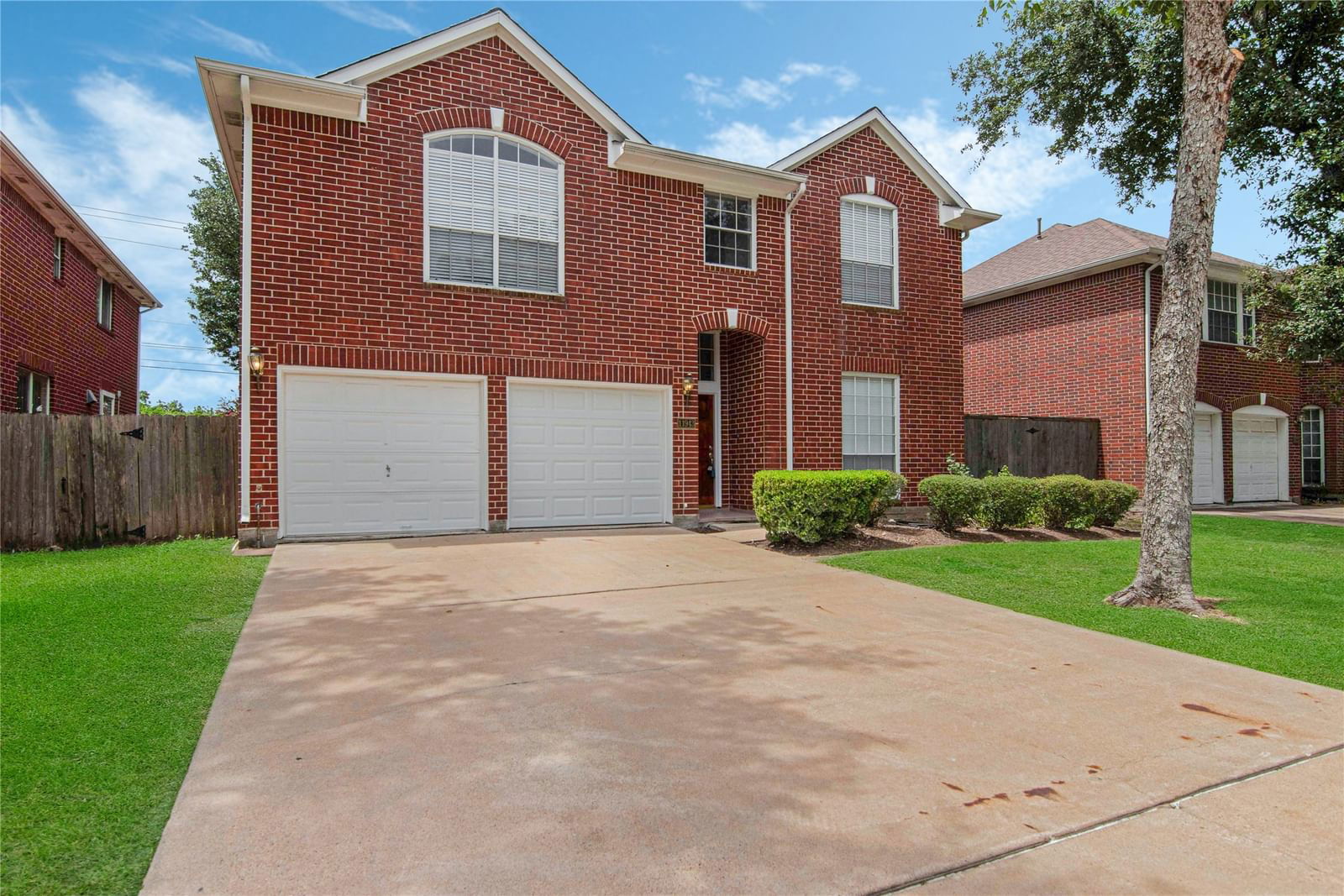 Real estate property located at 11943 Meadow Crest, Fort Bend, Meadowglen Sec 1, Meadows Place, TX, US