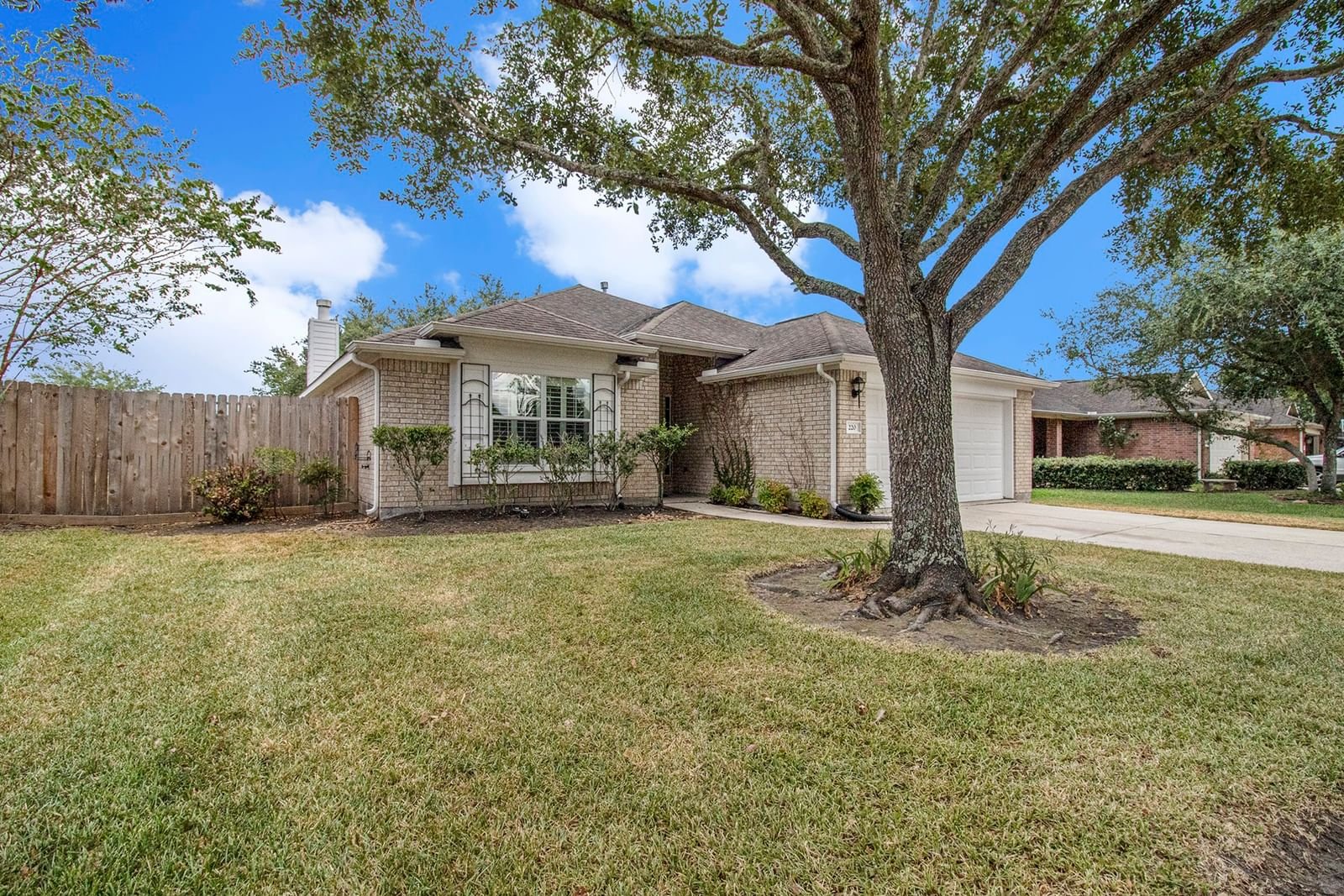 Real estate property located at 220 Colony Lake, Galveston, The Meadows In Bay Colony, Dickinson, TX, US