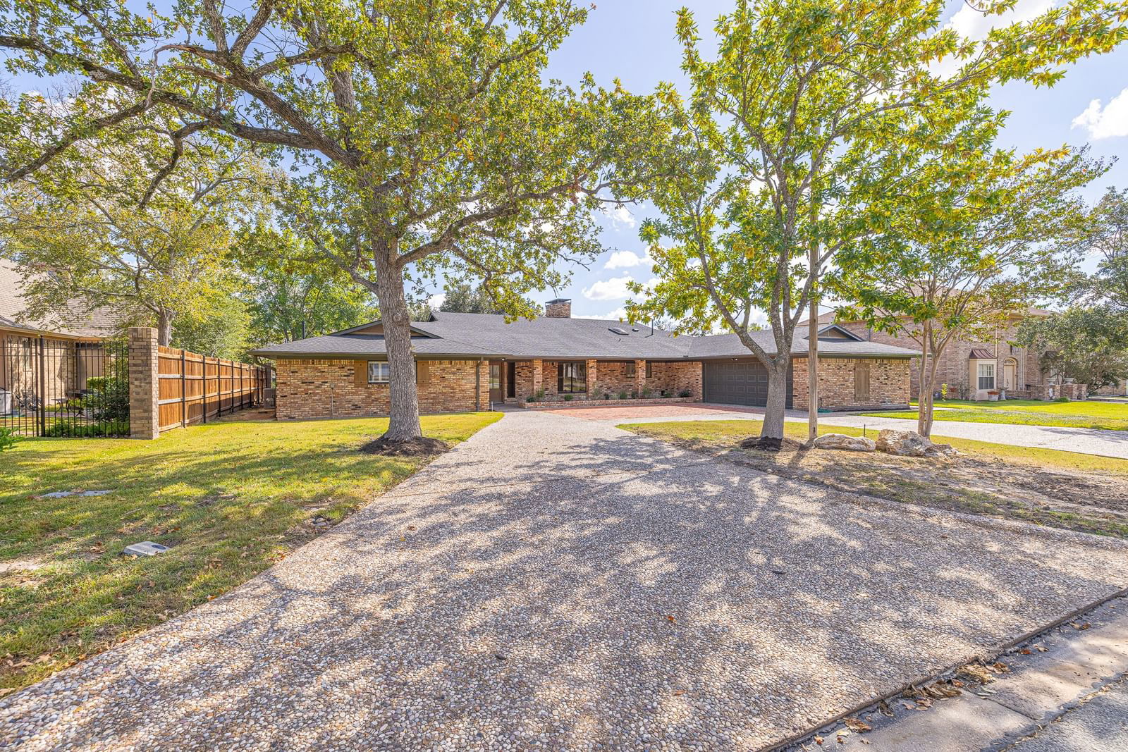 Real estate property located at 2427 Briargate, Brazos, Briarcrest Valley Ph 02, Bryan, TX, US