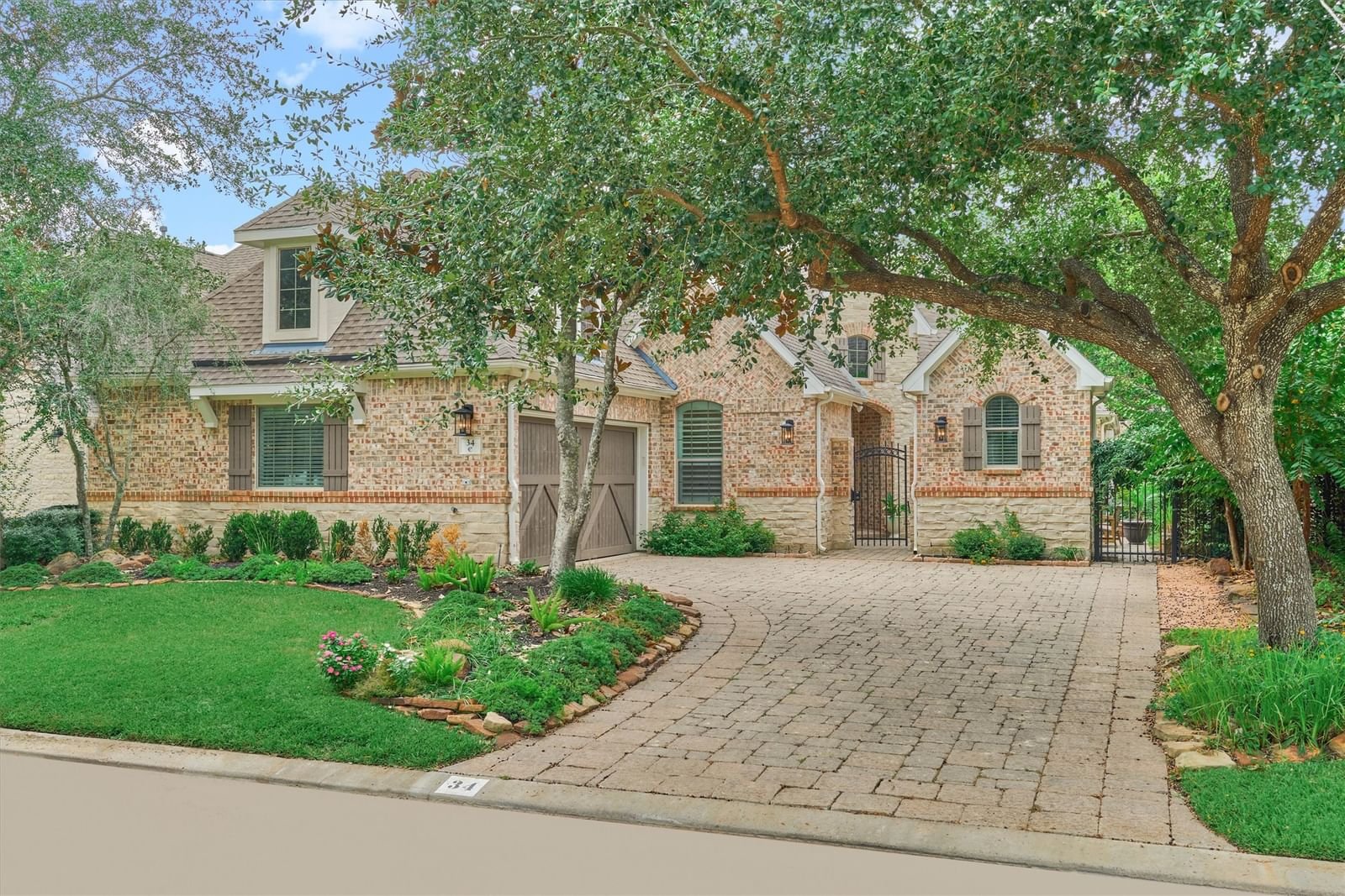 Real estate property located at 34 Columbia Crest, Montgomery, The Woodlands, TX, US