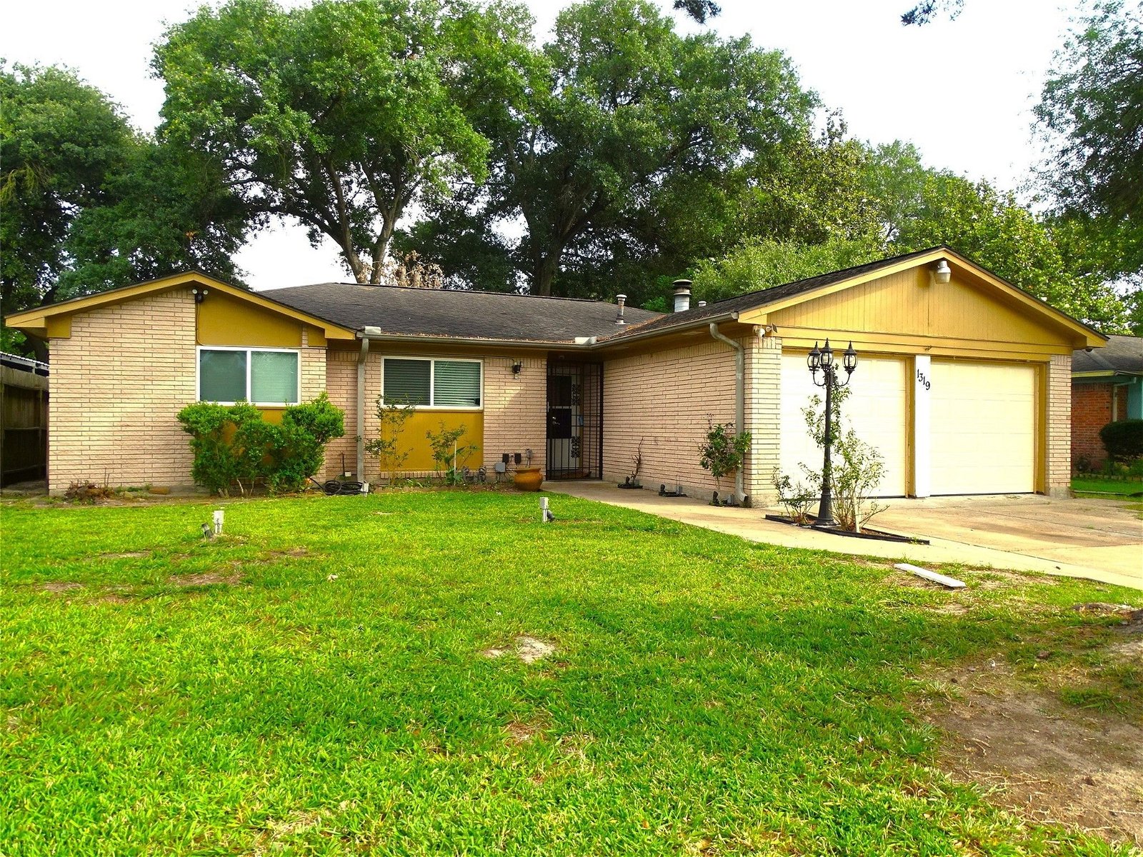 Real estate property located at 1319 Saddle Rock, Harris, Houston, TX, US