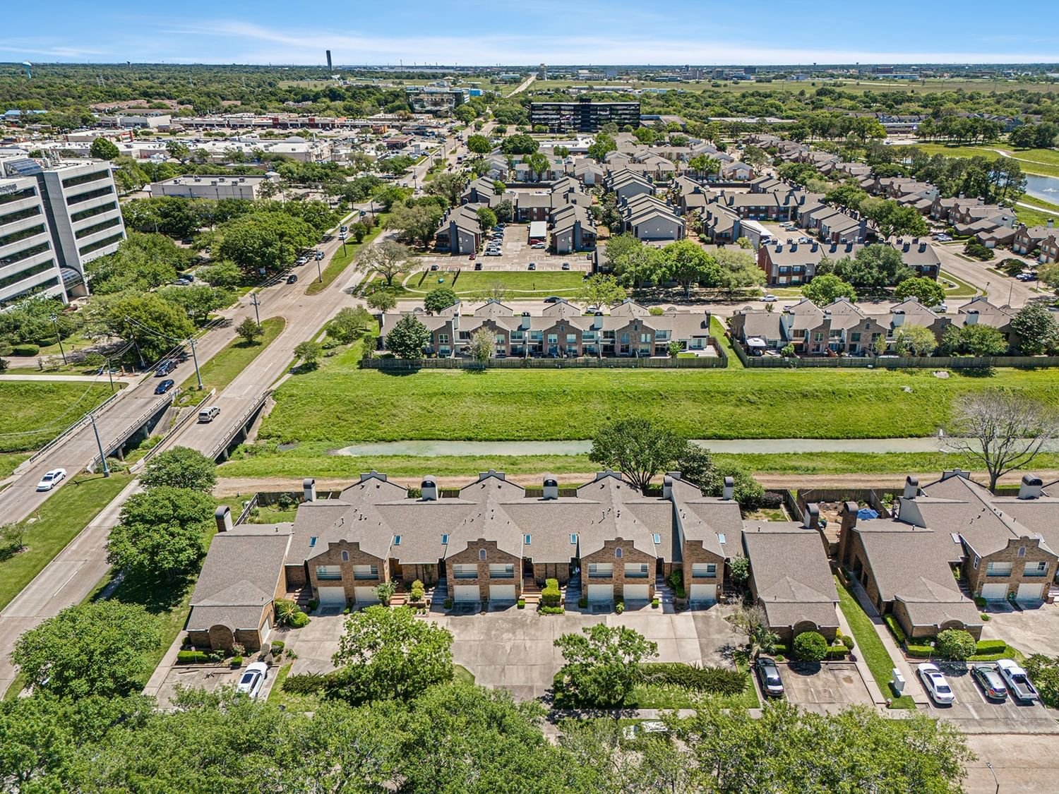 Real estate property located at 2336 Fairwind, Harris, Seafarer T/H Ph 03 U/R, Houston, TX, US