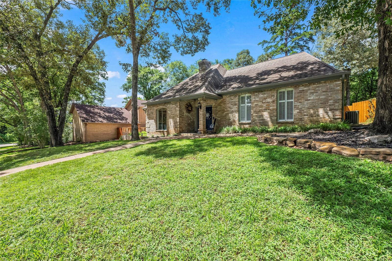 Real estate property located at 112 Broken Bough, Montgomery, Forest Estates 04, Conroe, TX, US