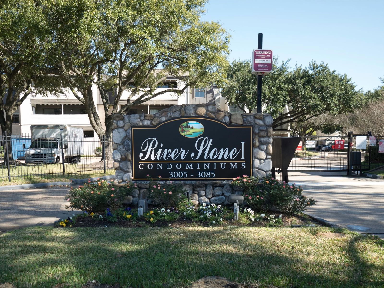 Real estate property located at 3075 Walnut Bend #18, Harris, River Stone Condo Ph 01, Houston, TX, US