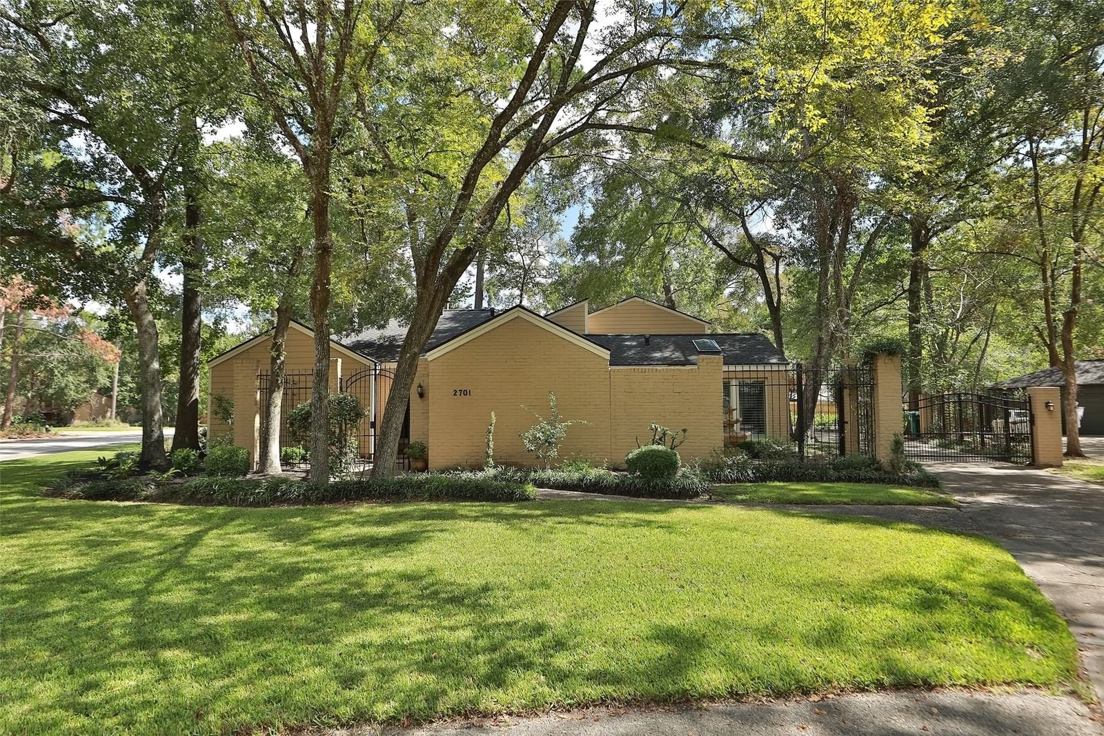Real estate property located at 2701 Crossvine, Montgomery, Wdlnds Village Grogans Ml 02, The Woodlands, TX, US
