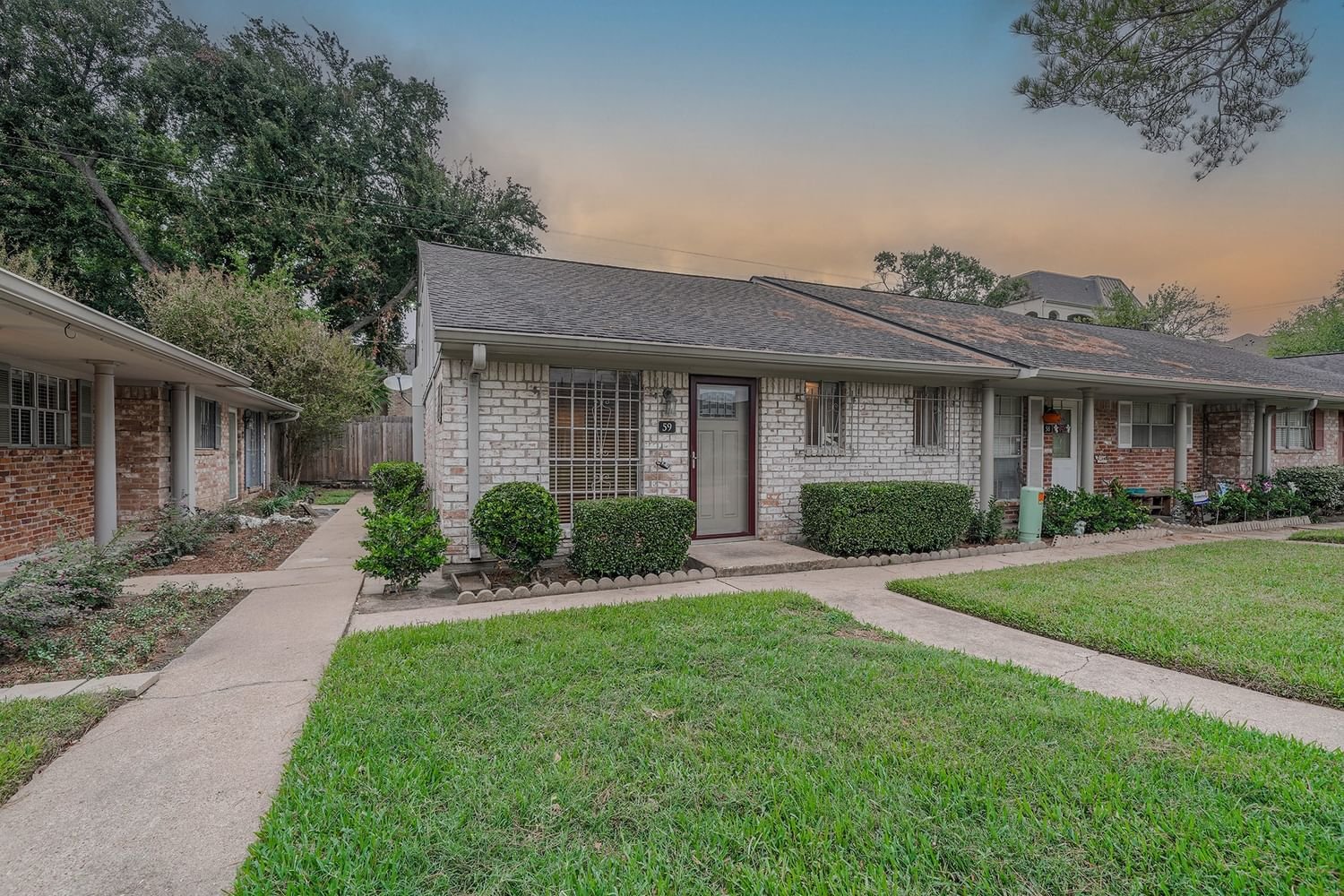 Real estate property located at 1016 Tri Oaks #59, Harris, Wilcrest Walk T/H Sec 01, Houston, TX, US