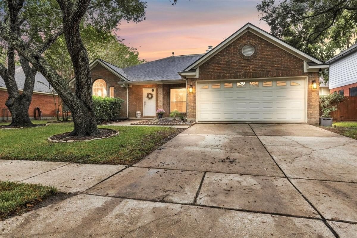 Real estate property located at 1810 Oak Wood, Brazoria, Pearland, TX, US