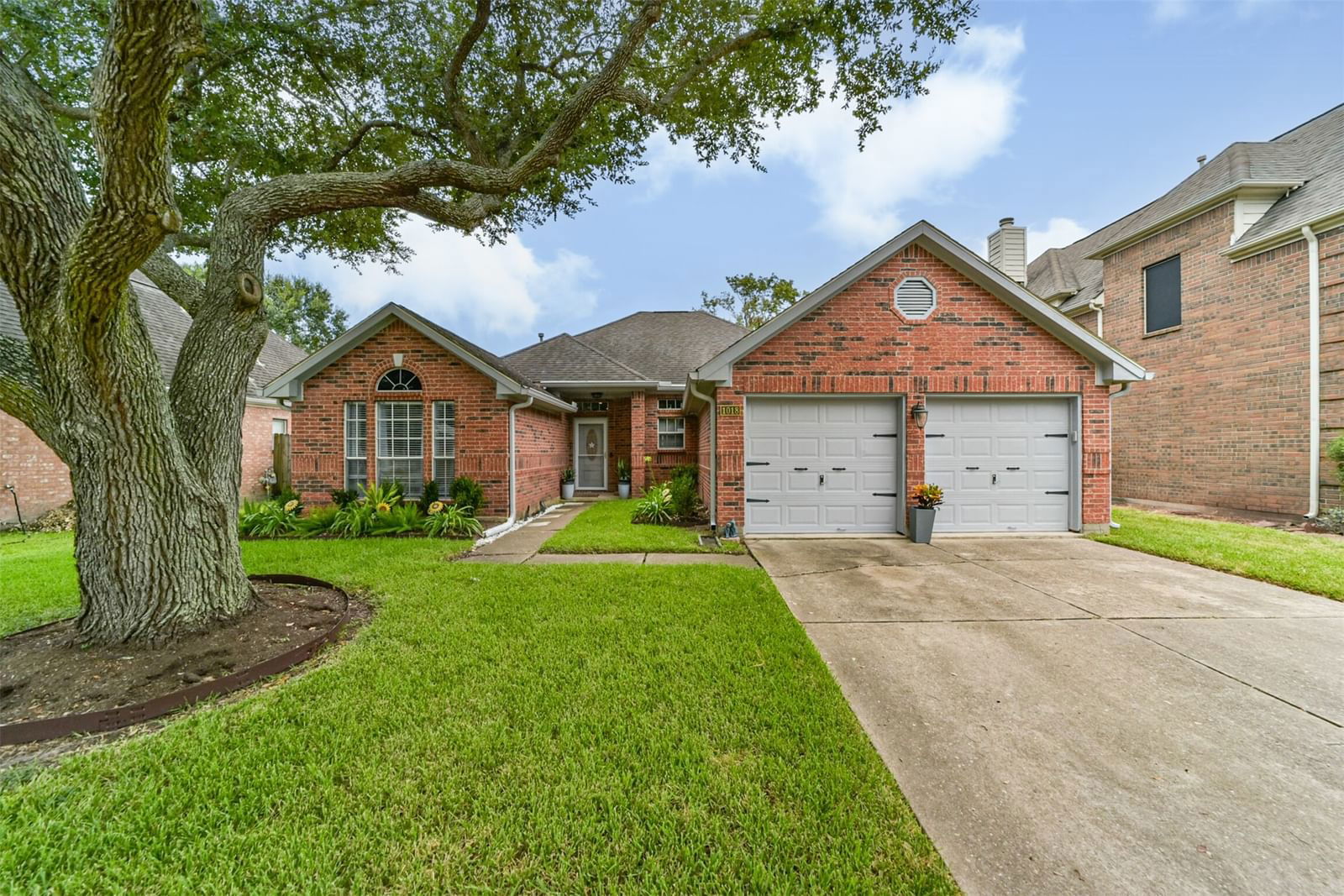 Real estate property located at 1018 Canterbury, Brazoria, Southdown, Pearland, TX, US