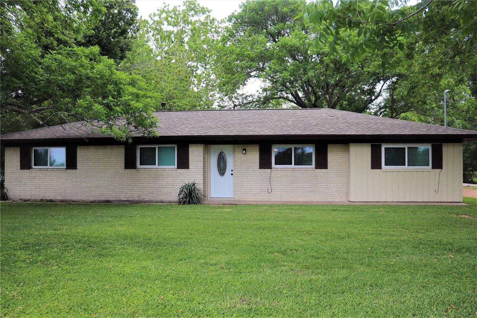 Real estate property located at 5929 County Road 288, Brazoria, Angleton, TX, US