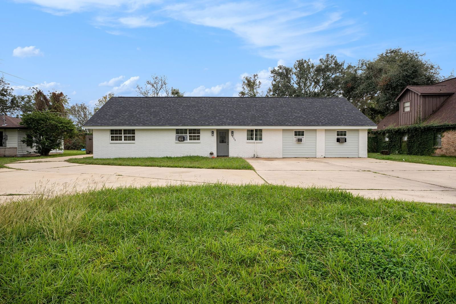 Real estate property located at 111 Lazy, Brazoria, Southern Oaks Lake Jackson, Jackson, TX, US