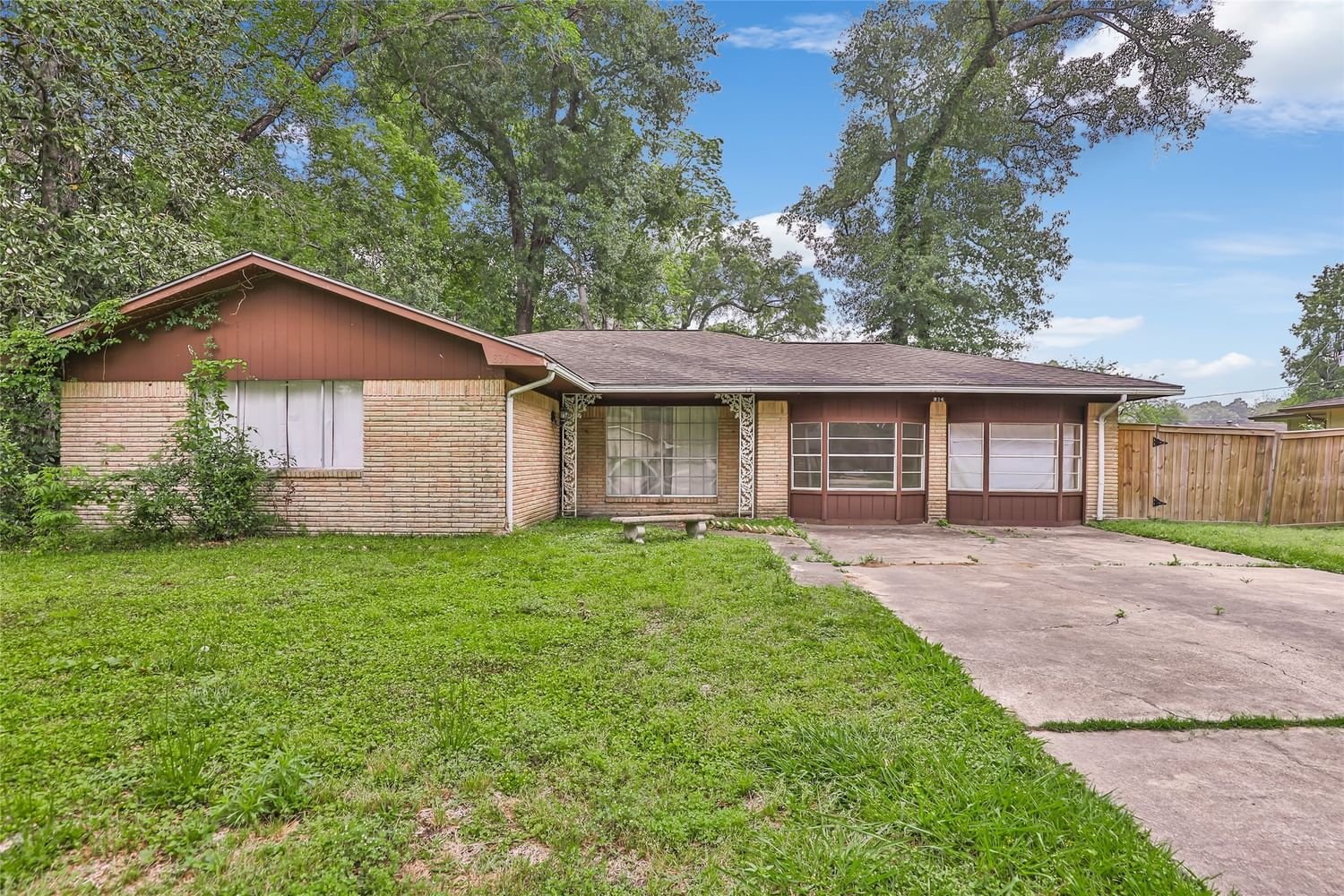 Real estate property located at 834 Fall Creek, Harris, Lakewood Heights Sec 03, Houston, TX, US