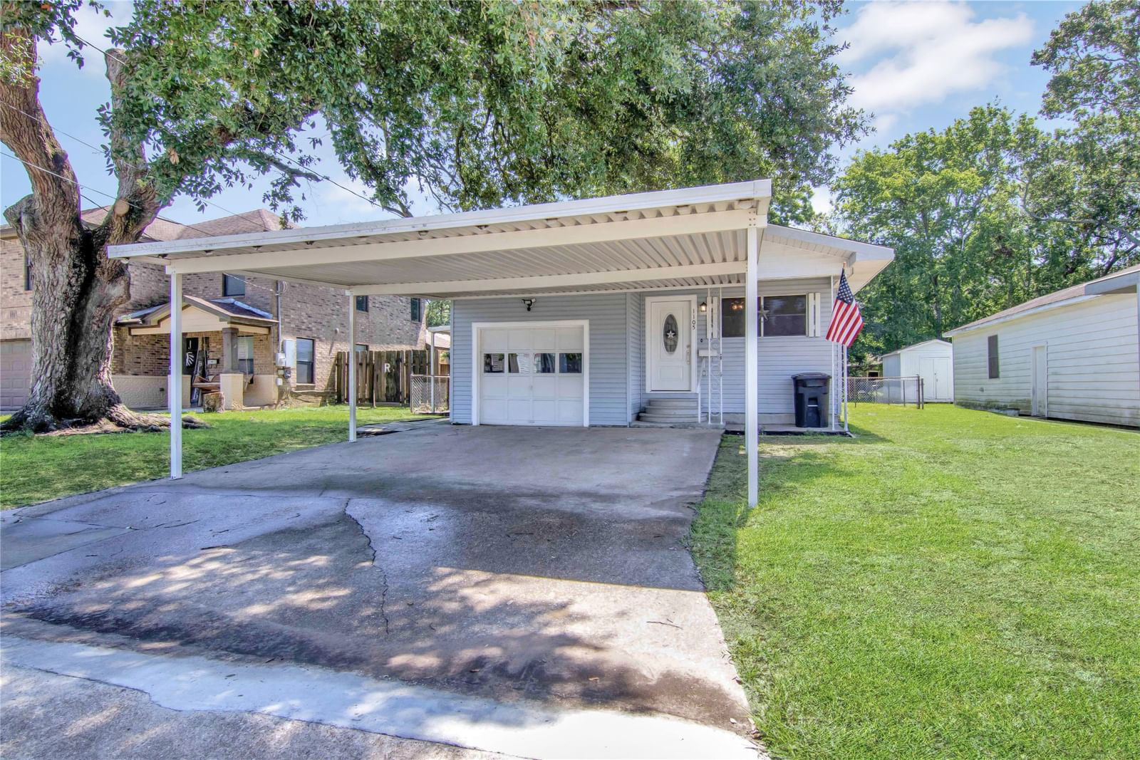 Real estate property located at 1105 West, Jefferson, New Texas, Port Neches, TX, US