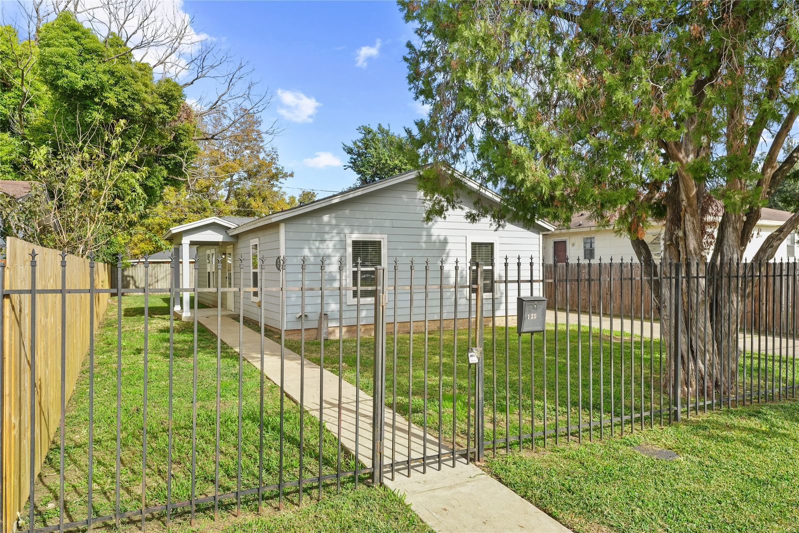 Real estate property located at 135 Avenue F, Fort Bend, Mayfield Park Sec 1, Sugar Land, TX, US