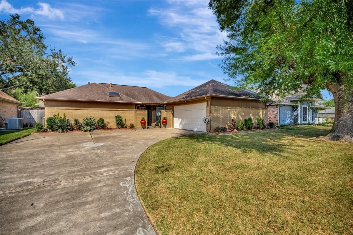 Real estate property located at 702 Tudor, Harris, Regency Park Sec 03, Deer Park, TX, US