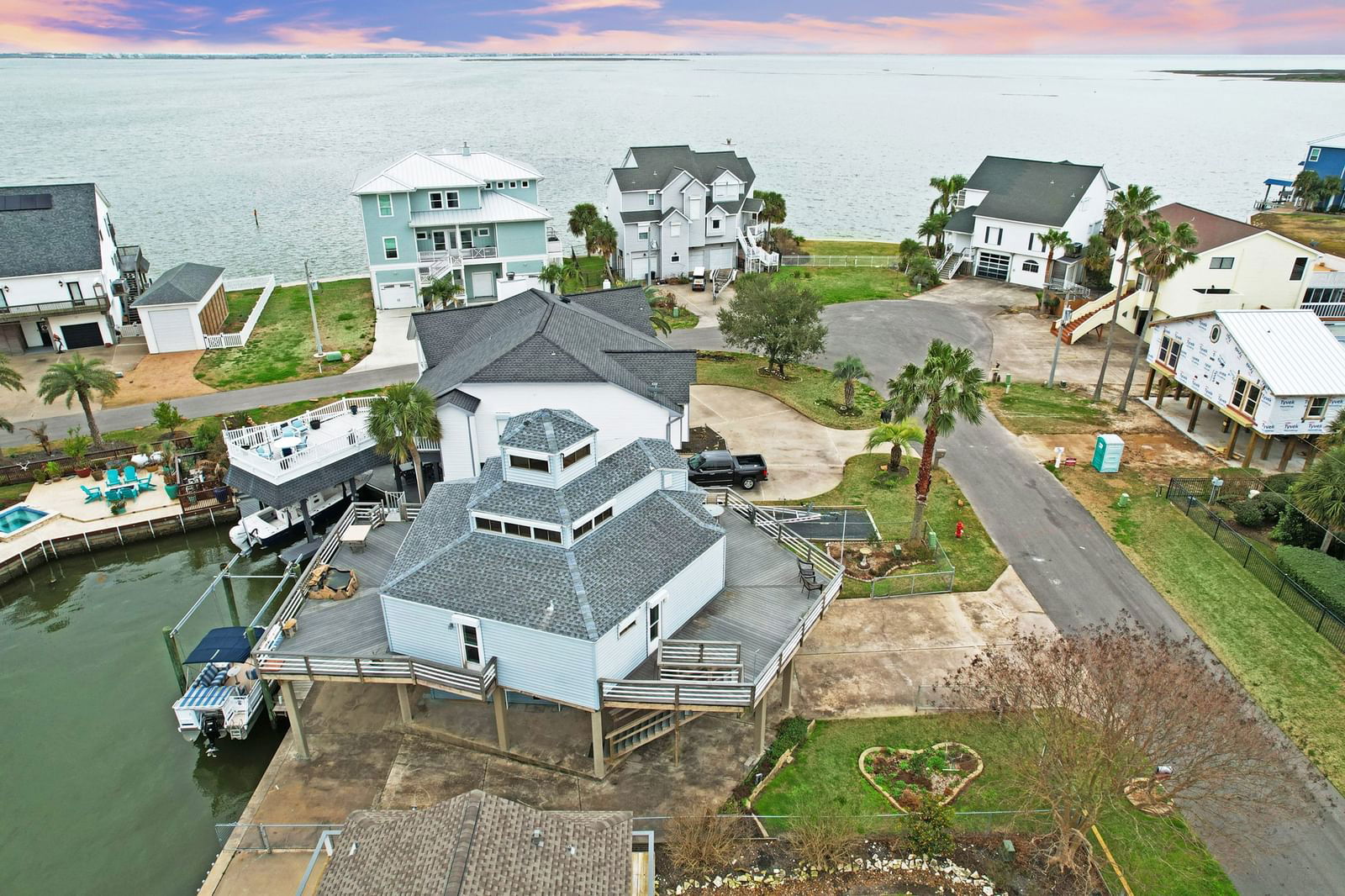 Real estate property located at 164 Bora Bora, Galveston, Tiki Island, Tiki Island, TX, US