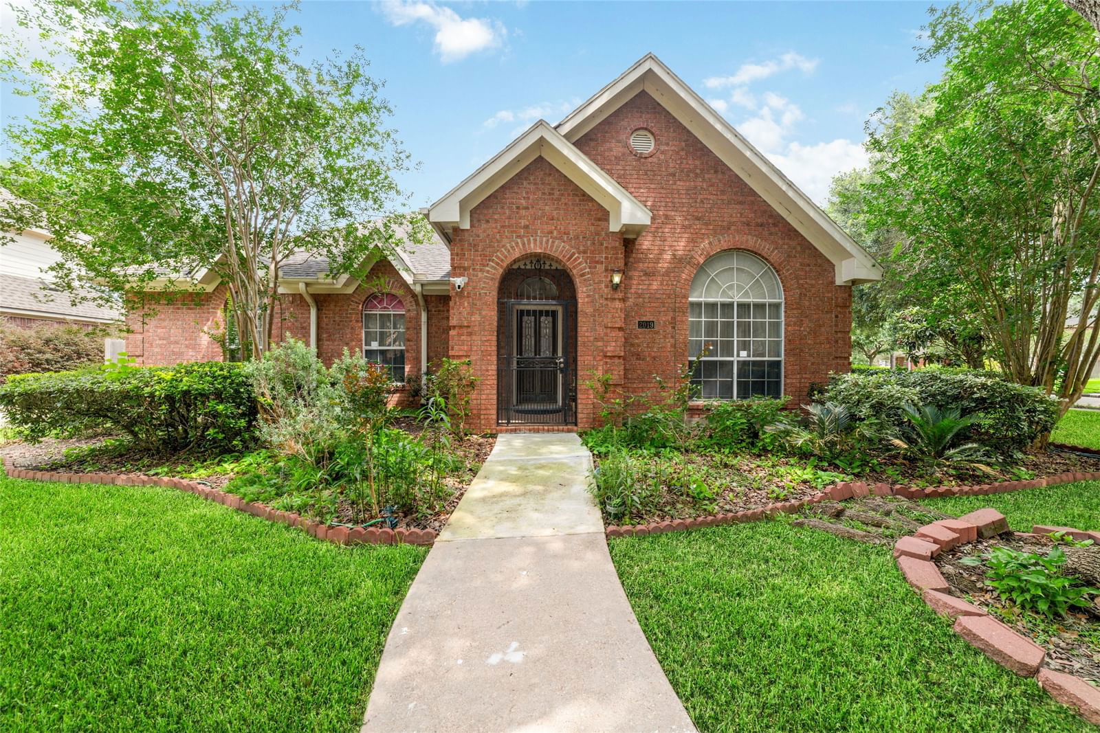 Real estate property located at 2019 Teakwood, Fort Bend, Lakes Of Edgewater Sec 1, Sugar Land, TX, US