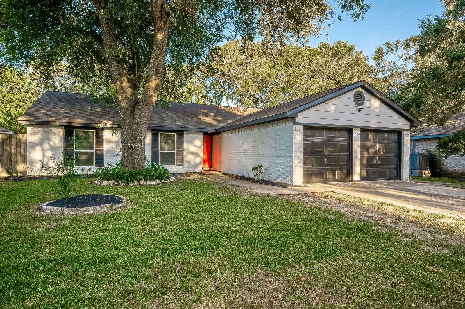 Real estate property located at 1606 Oakbury Dr, Fort Bend, Hunters Glen, Missouri City, TX, US