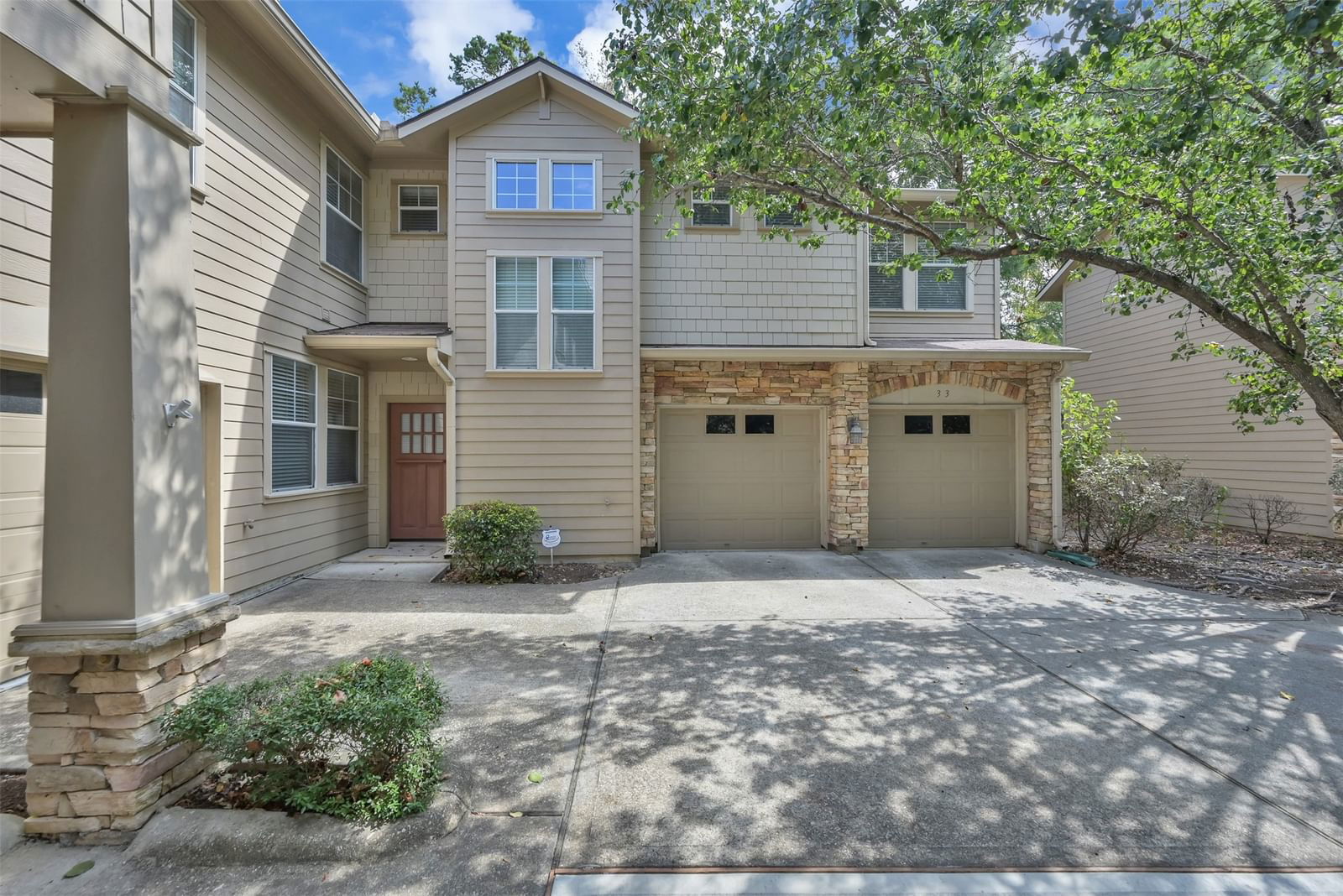 Real estate property located at 33 Stone Creek, Montgomery, Stonecreek Courts Condo, The Woodlands, TX, US