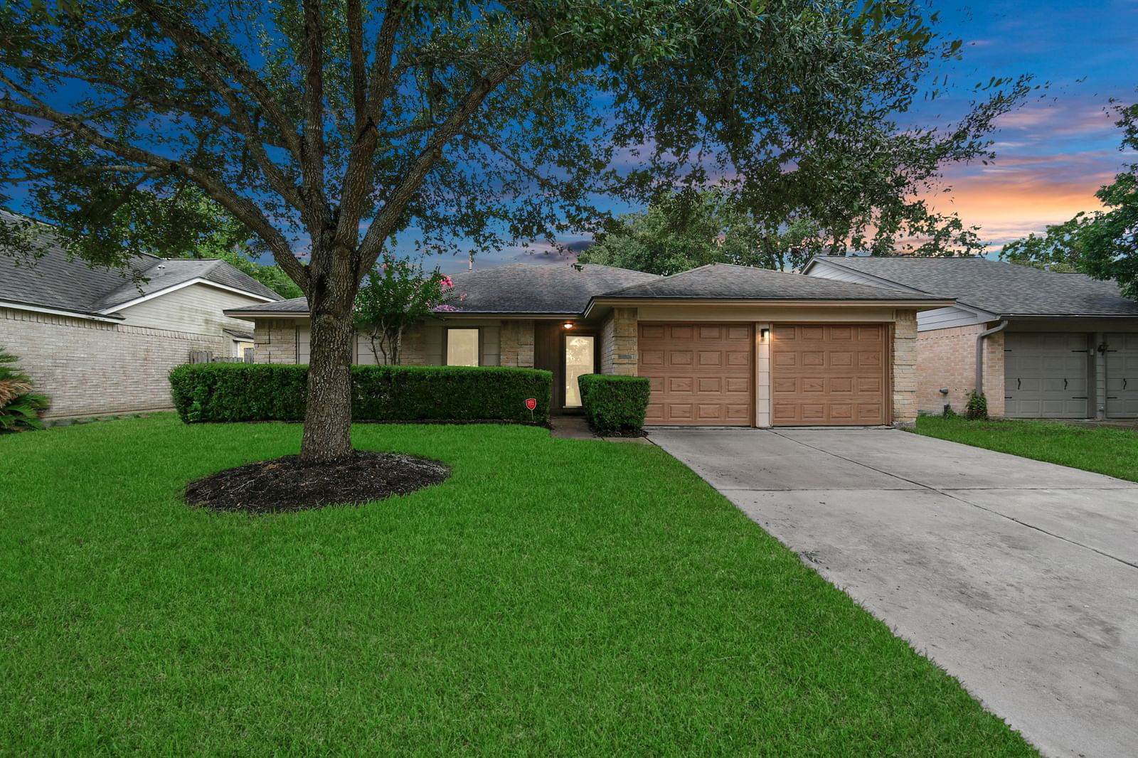 Real estate property located at 823 Lodge, Fort Bend, The Grove Sec 5, Richmond, TX, US