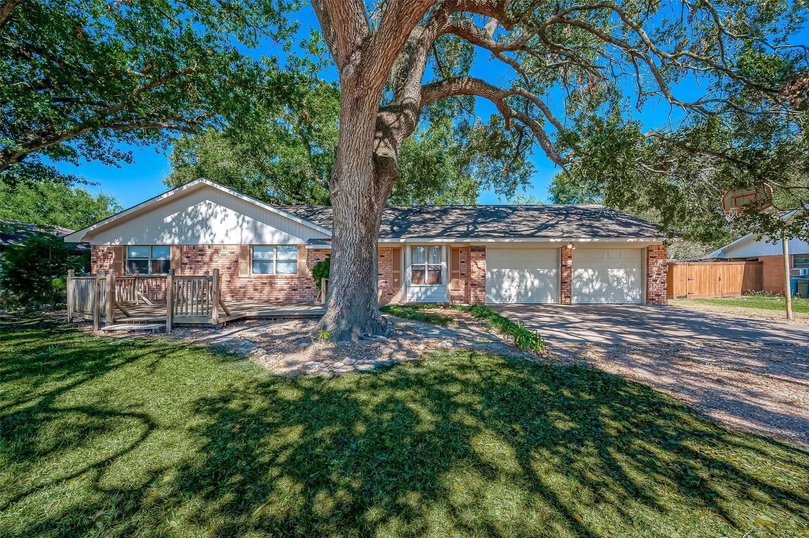 Real estate property located at 1603 Walenta, Fort Bend, Walenta Sub, Rosenberg, TX, US