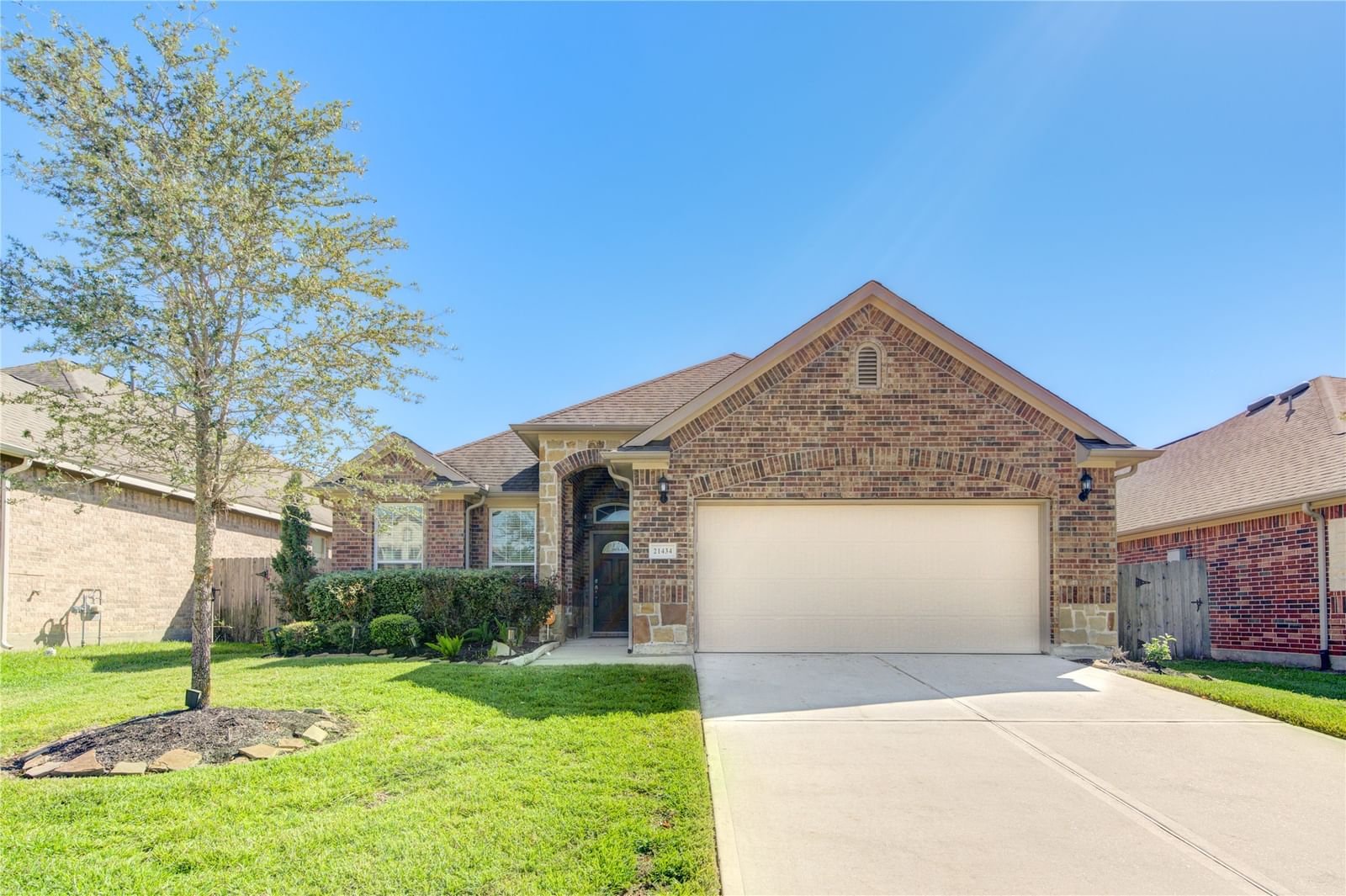 Real estate property located at 21434 Lindell Run, Montgomery, Auburn Trails At Oakhurst, Porter, TX, US
