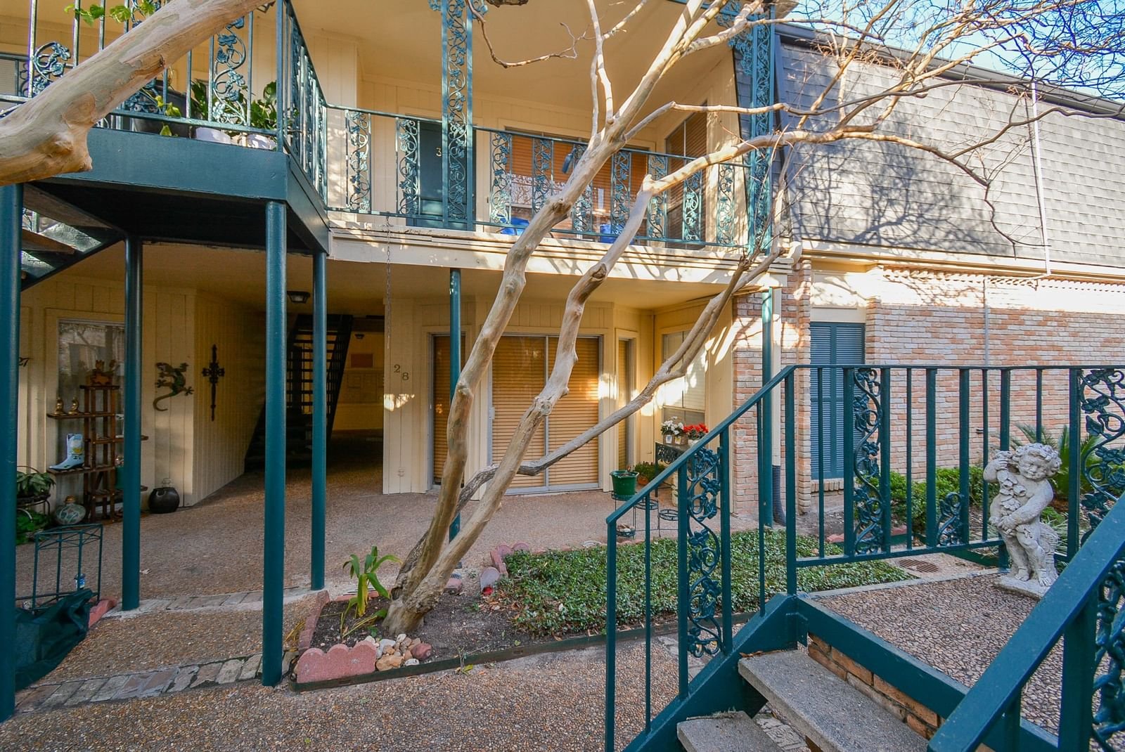 Real estate property located at 800 Post Oak #32, Harris, Inverness T/H Condo, Houston, TX, US