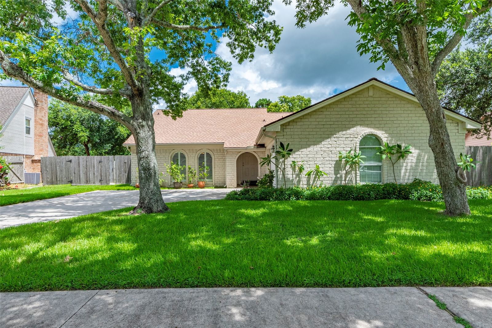 Real estate property located at 205 Palm Aire, Galveston, Sunmeadow 1, Friendswood, TX, US