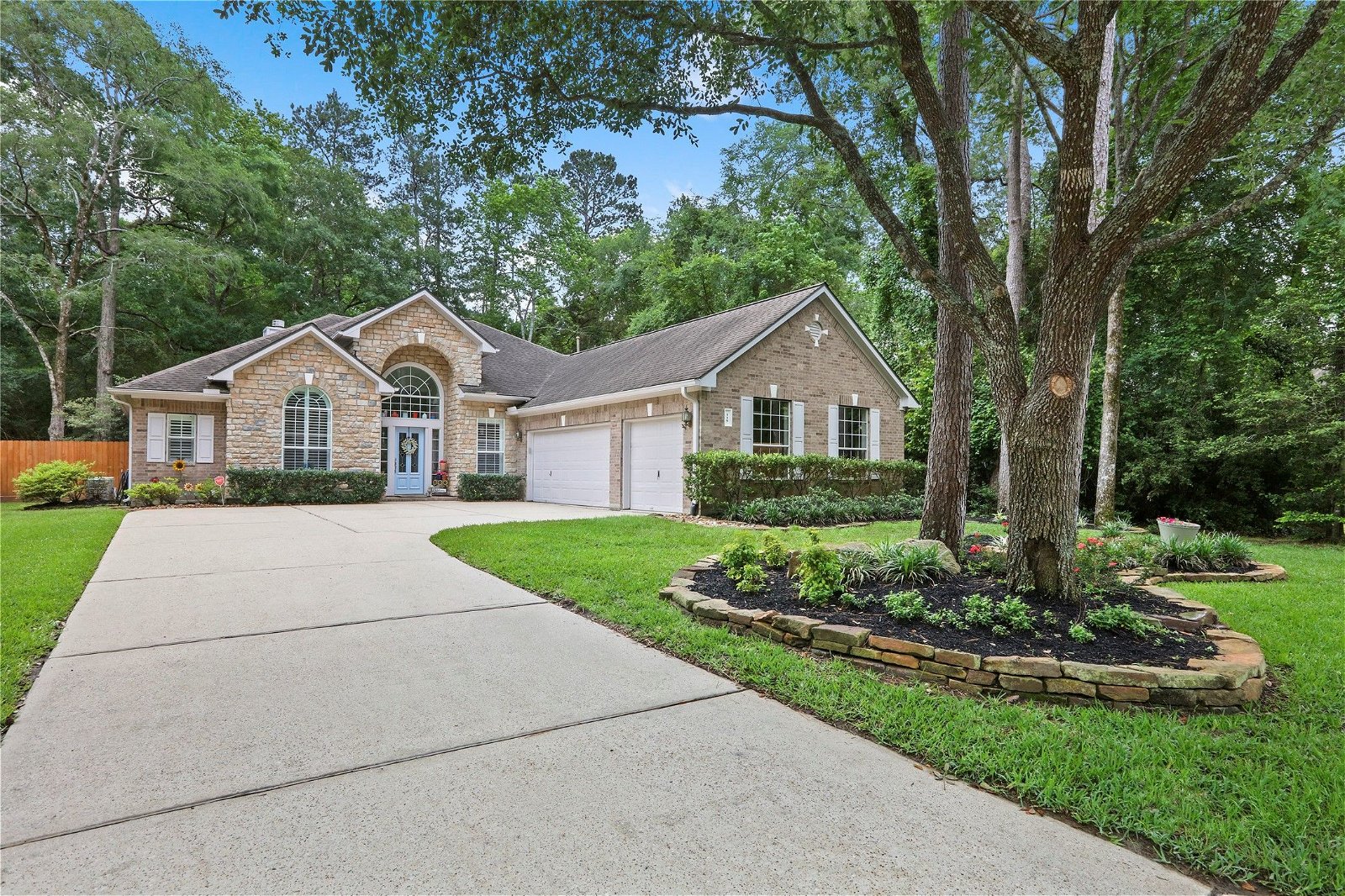 Real estate property located at 119 Evangeline Oaks, Montgomery, The Woodlands, TX, US