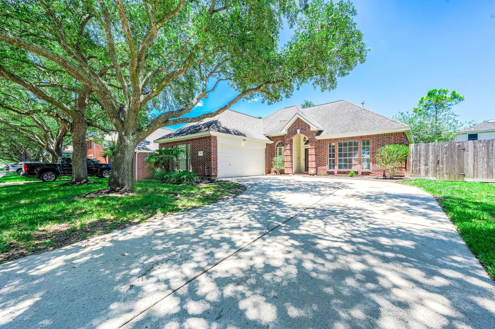 Real estate property located at 2733 Oaks, Brazoria, West Oaks Sec 1 A-B/Sec Two A-, Pearland, TX, US