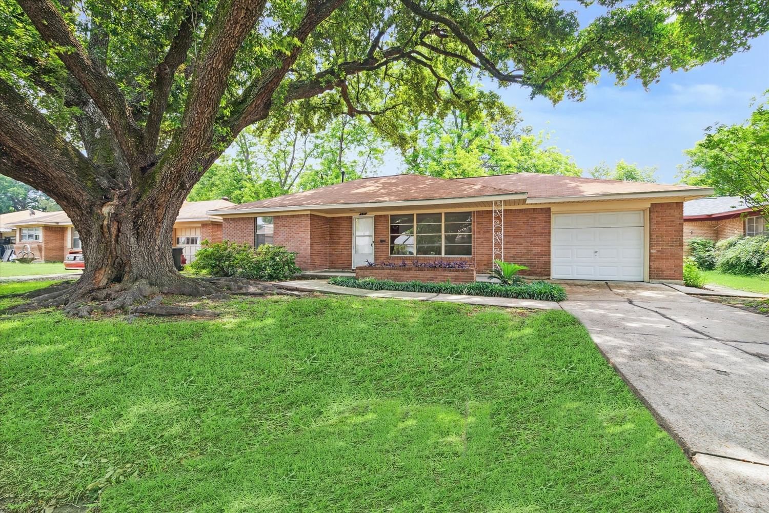 Real estate property located at 225 Spreading Oak, Harris, Glen Oaks, Houston, TX, US