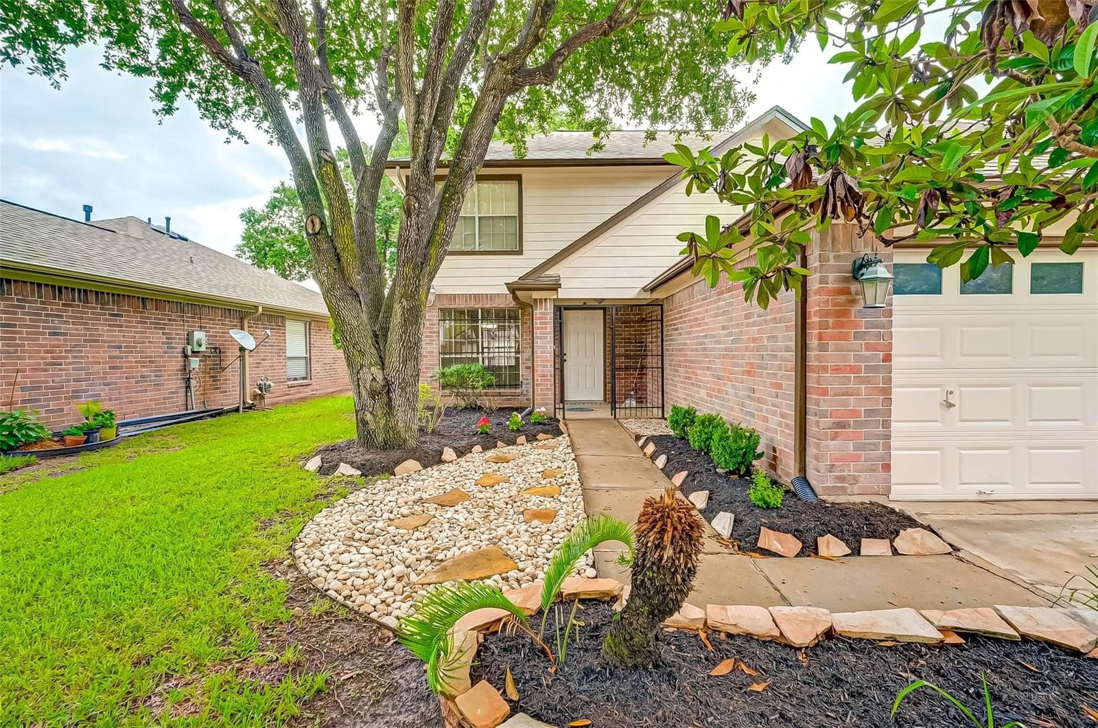 Real estate property located at 16131 Canaridge Dr, Fort Bend, BRIAR VILLA, Houston, TX, US