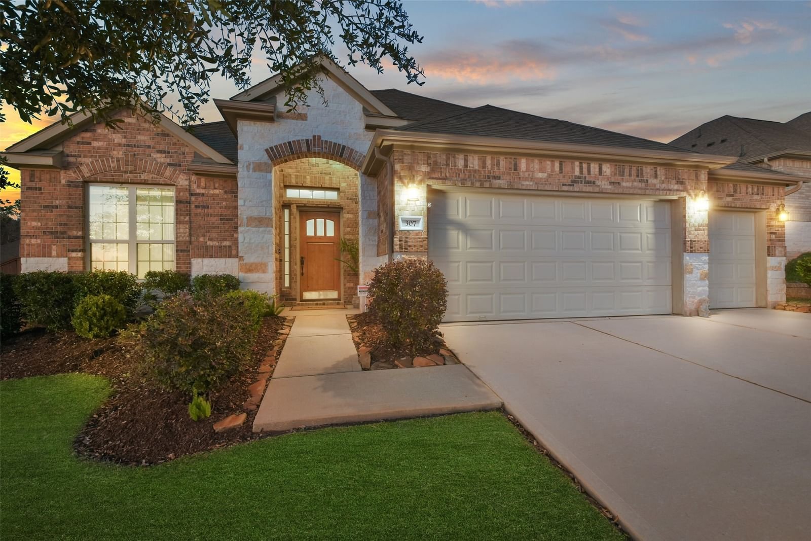 Real estate property located at 307 Red Maple, Montgomery, Wedgewood Forest, Conroe, TX, US