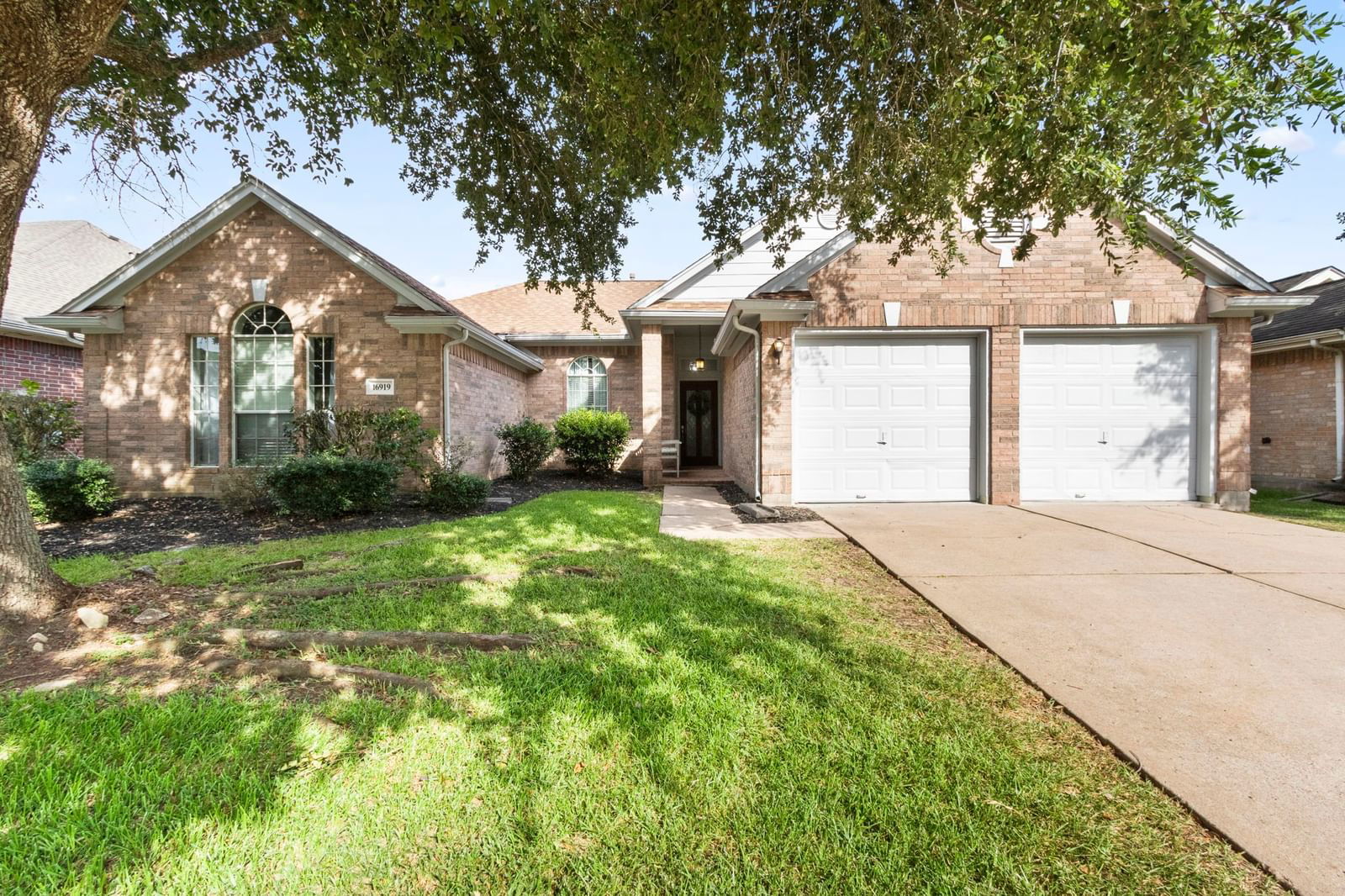 Real estate property located at 16919 Echo, Harris, Heritage Park Sec 24, Friendswood, TX, US