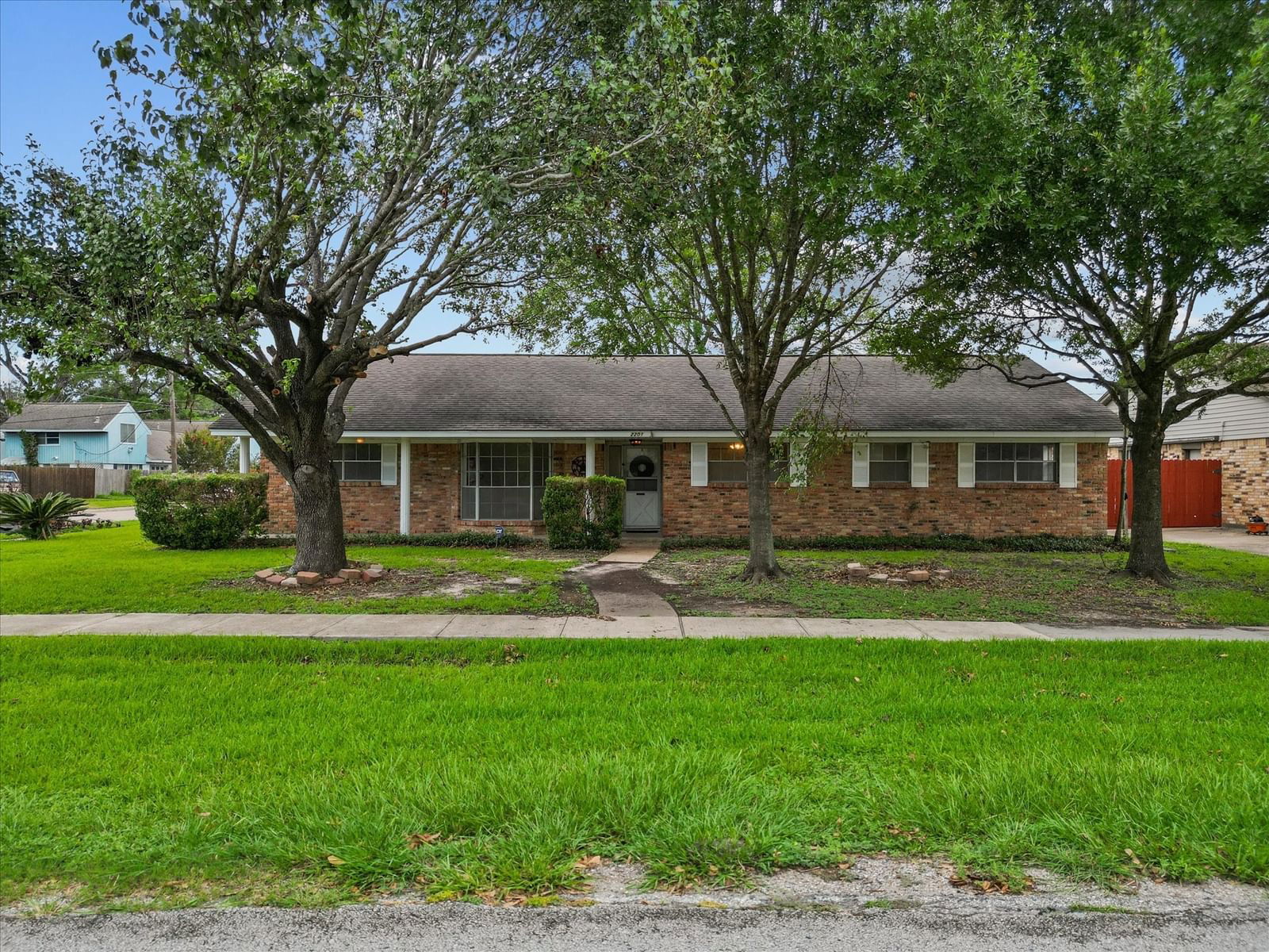 Real estate property located at 2201 Houston, Harris, Queens Knoll, Pasadena, TX, US